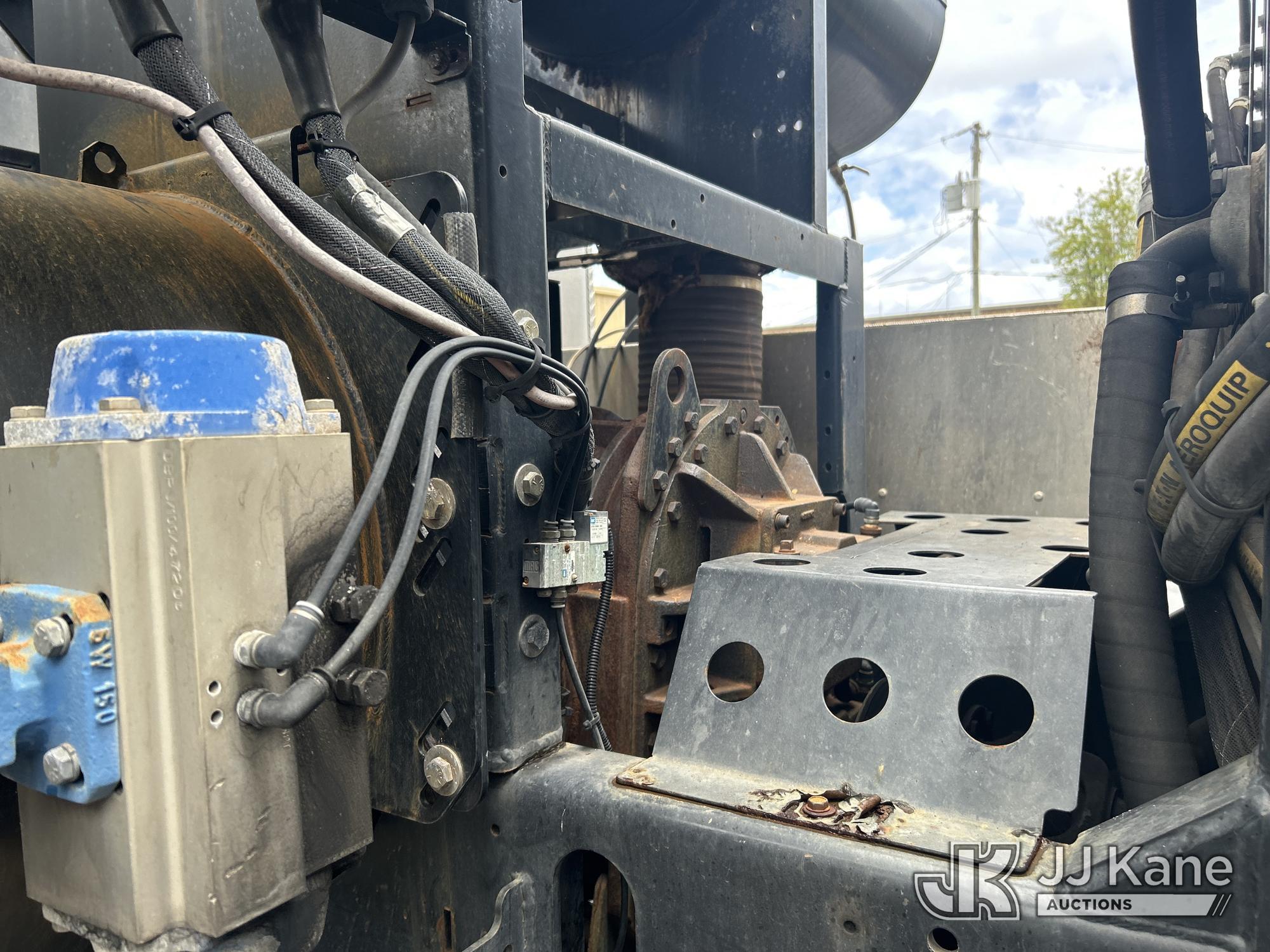 (West Palm Beach, FL) Vactor 2100, Vactor Unit mounted on 2013 International 7500 T/A Vacuum Excavat