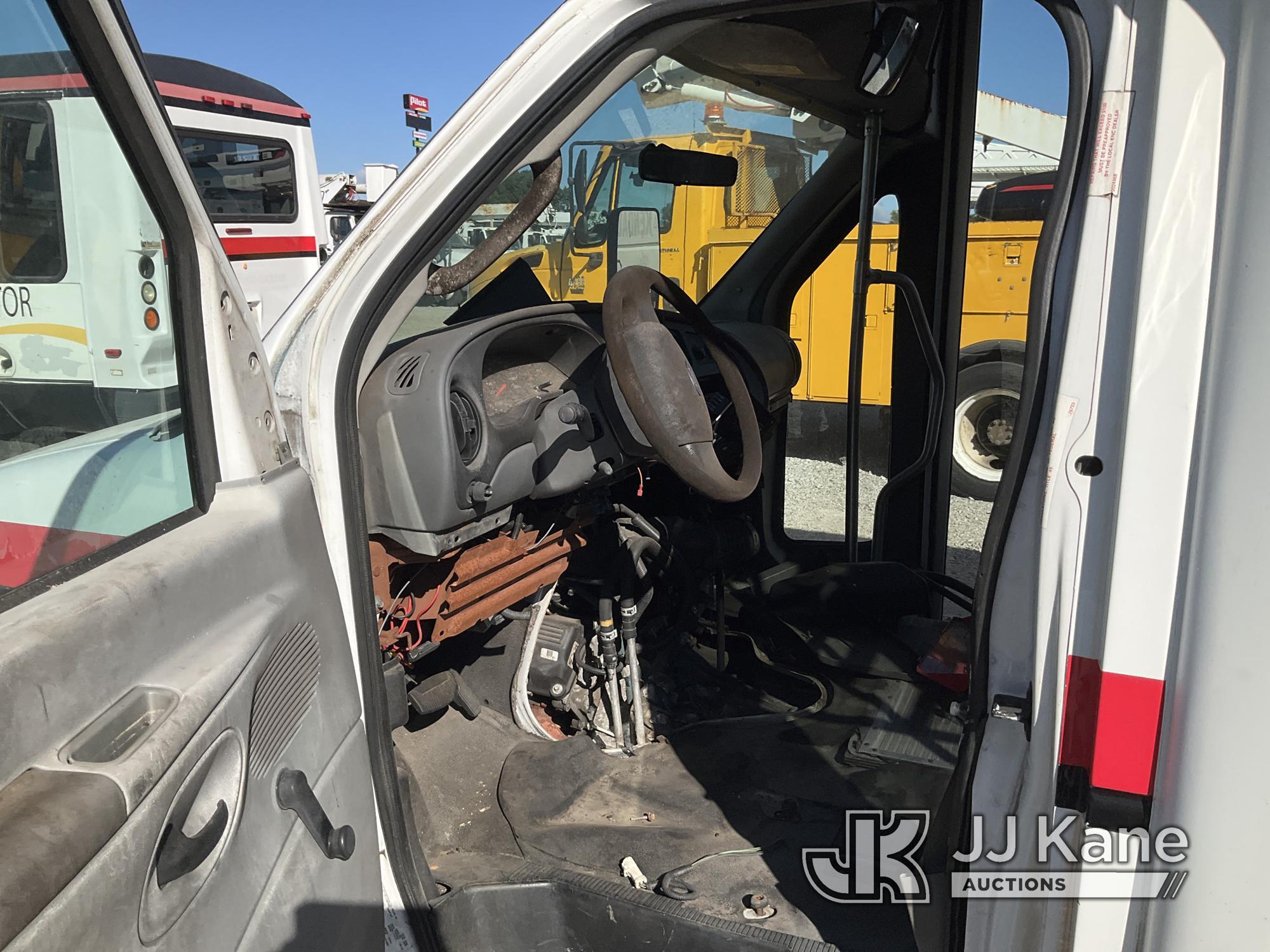 (Villa Rica, GA) 2006 Ford E350 Passenger Bus Not Running, Condition Unknown, Body/Paint Damage, Int