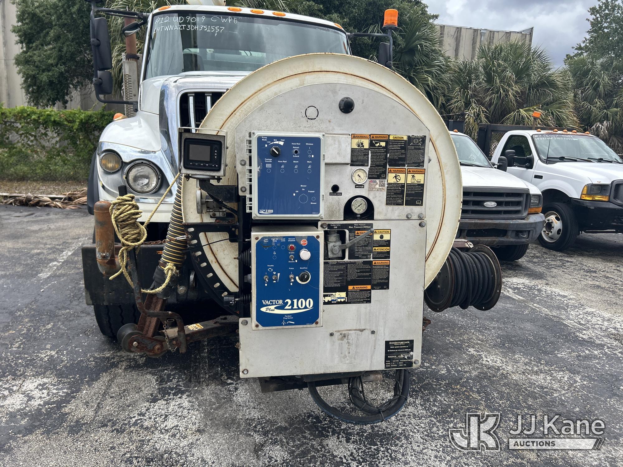 (West Palm Beach, FL) Vactor 2100, Vactor Unit mounted on 2013 International 7500 T/A Vacuum Excavat