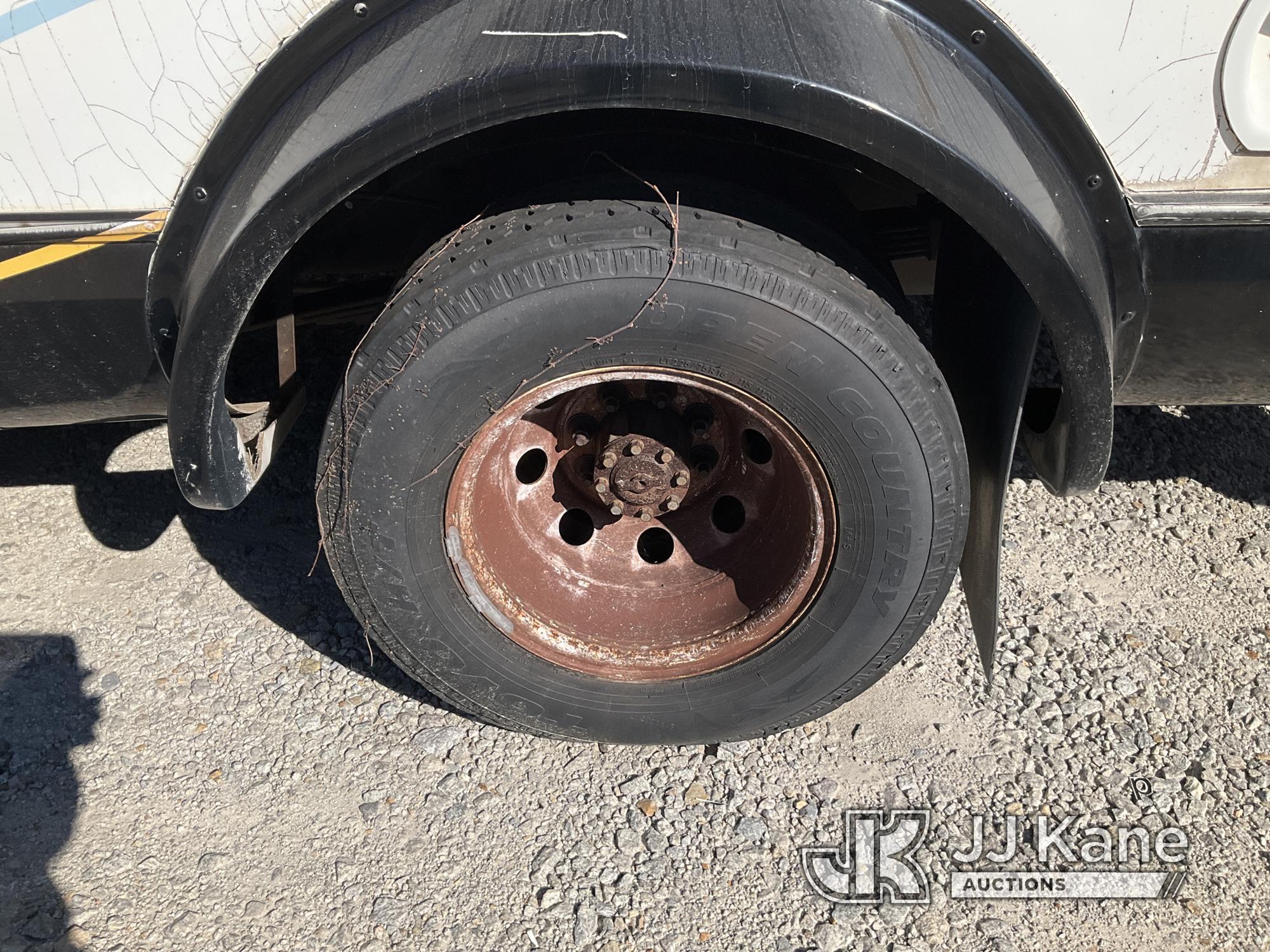(Villa Rica, GA) 2006 Ford E350 Passenger Bus Not Running, Condition Unknown, Body/Paint Damage, Int