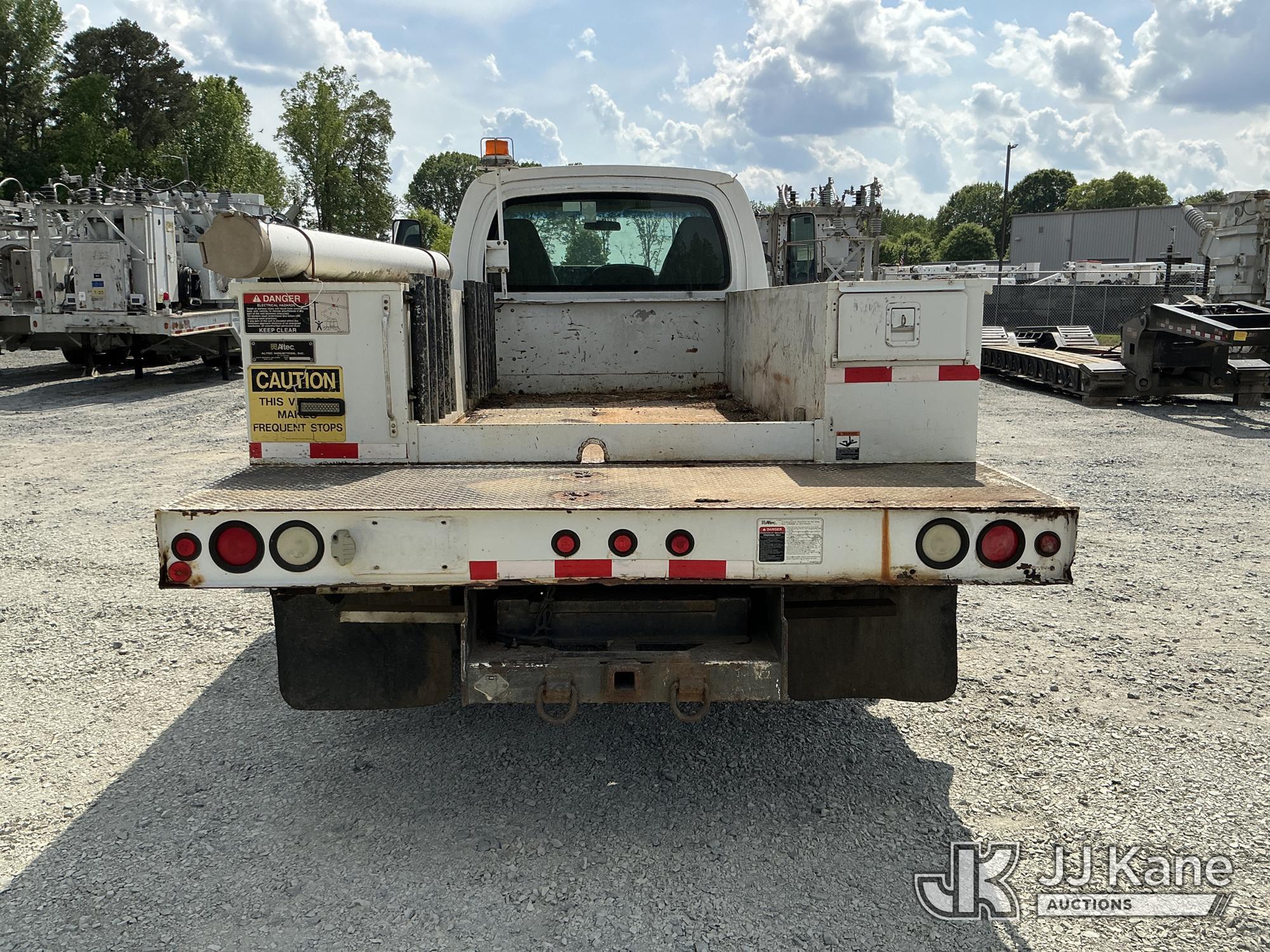 (China Grove, NC) 2008 GMC C5500 Service Truck Runs & Moves) (Check Engine Light On, Body Damage, Mi