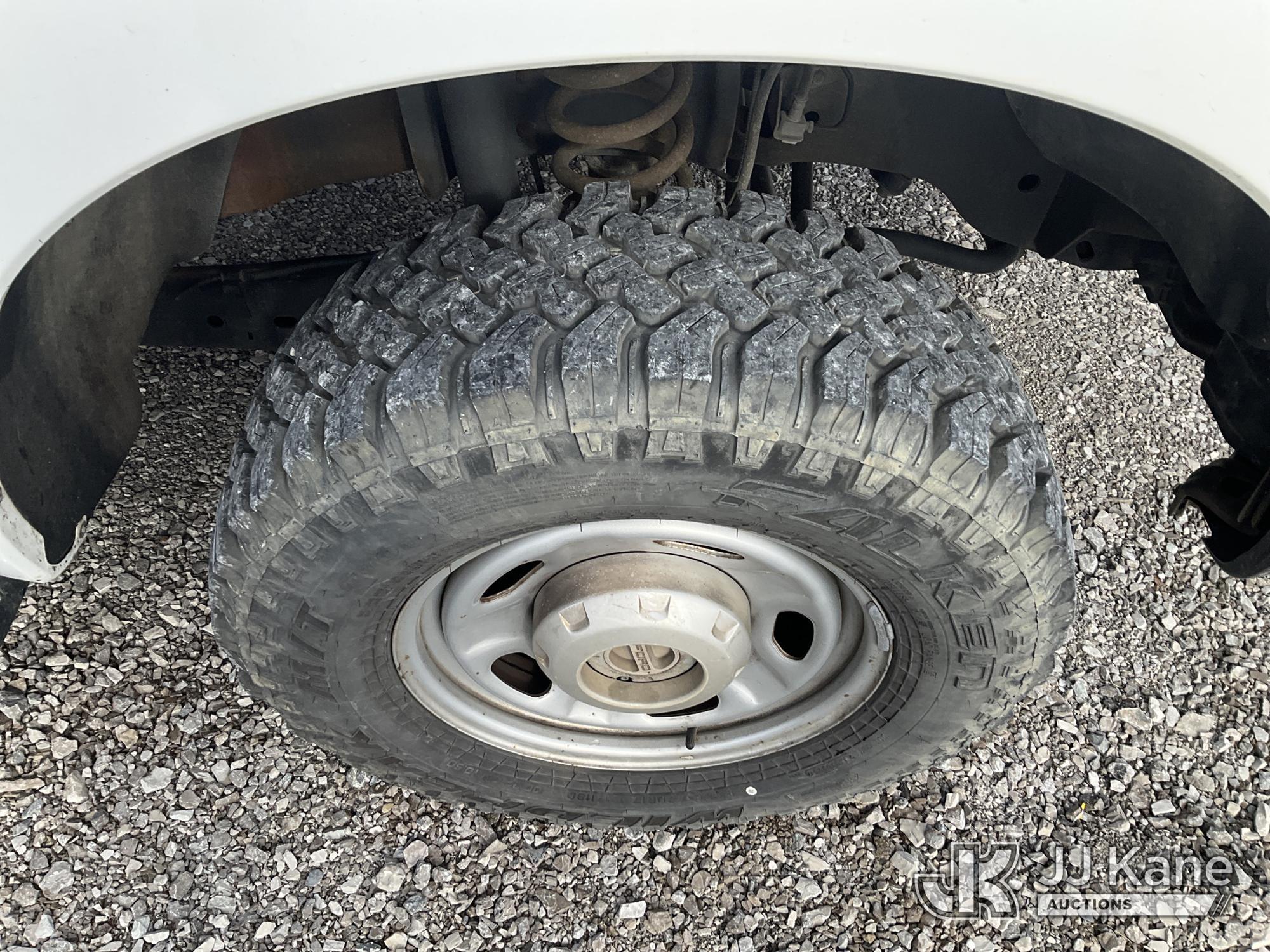 (Verona, KY) 2015 Ford F250 4x4 Service Truck Runs & Moves) (Rust Damage
