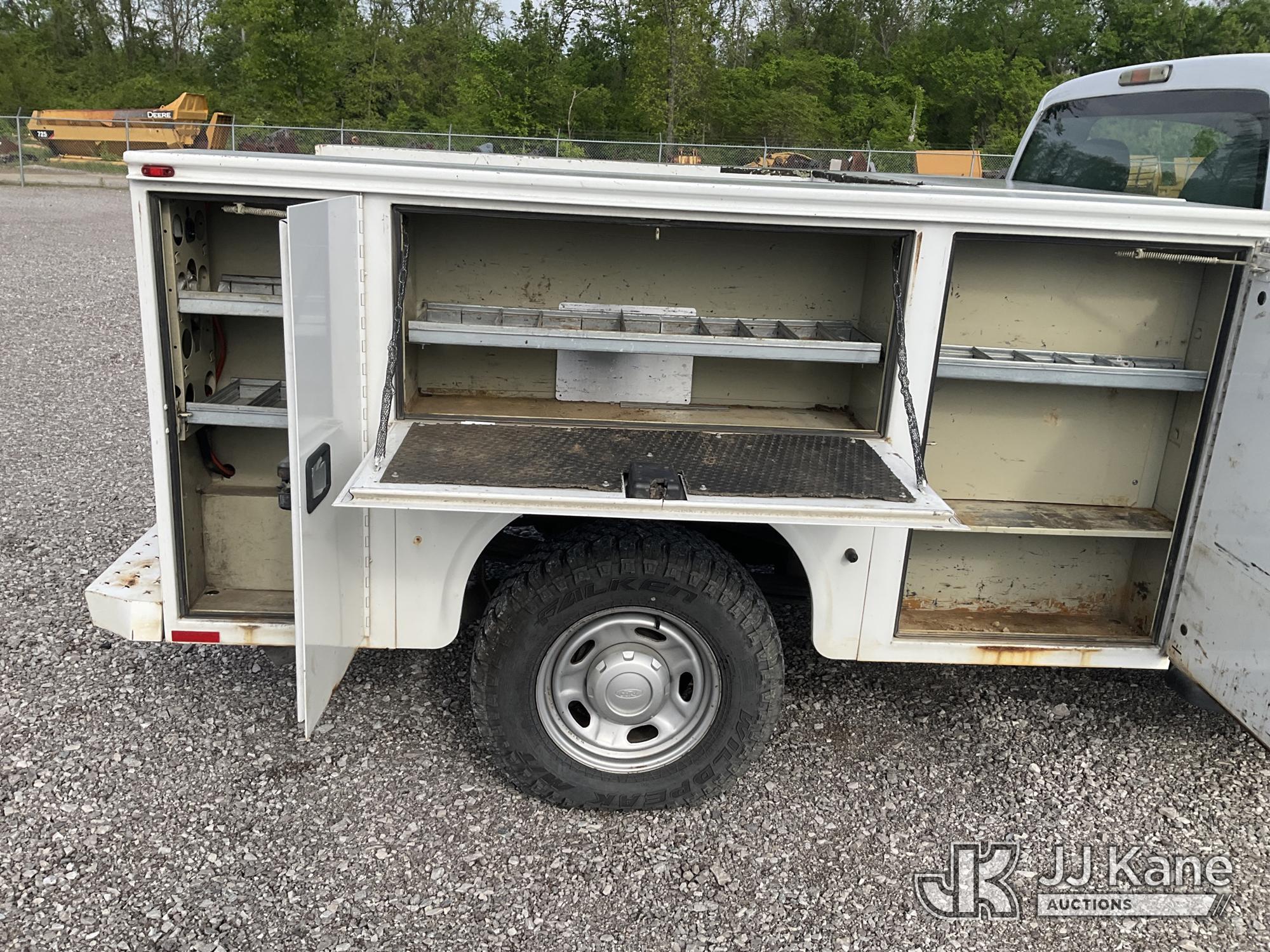 (Verona, KY) 2015 Ford F250 4x4 Service Truck Runs & Moves) (Rust Damage