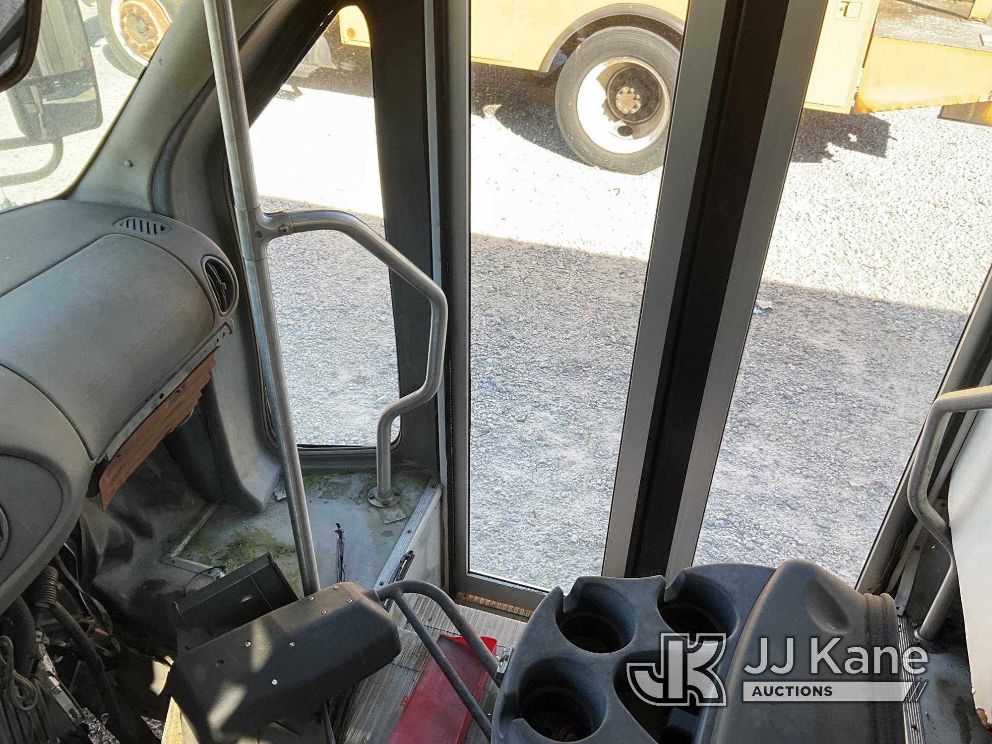 (Villa Rica, GA) 2006 Ford E350 Passenger Bus Not Running, Condition Unknown, Body/Paint Damage, Int