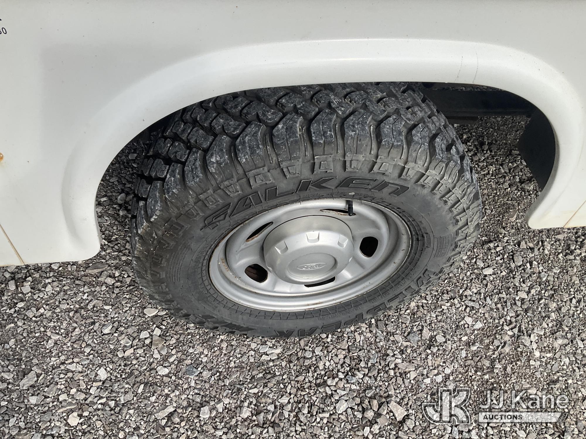 (Verona, KY) 2015 Ford F250 4x4 Service Truck Runs & Moves) (Rust Damage