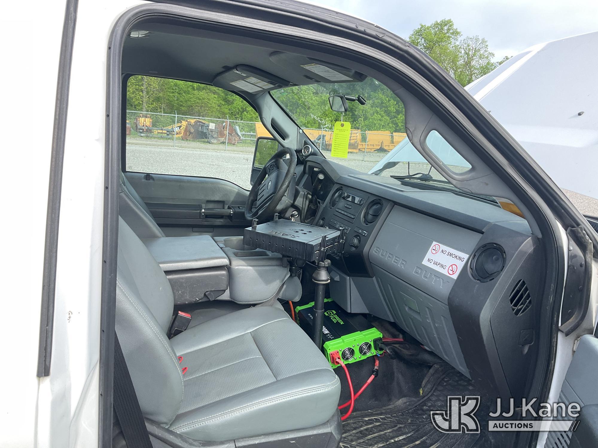 (Verona, KY) 2015 Ford F250 4x4 Service Truck Runs & Moves) (Rust Damage