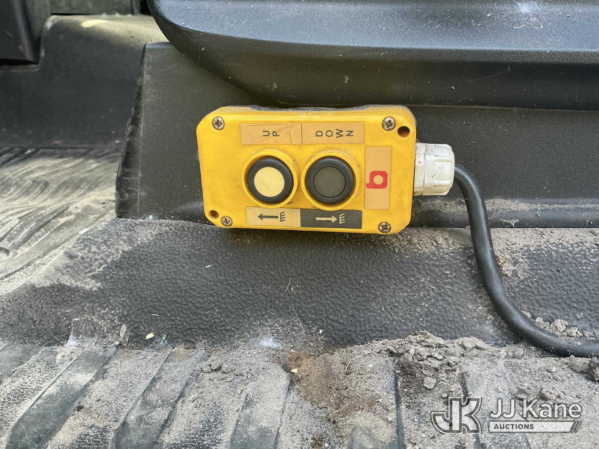 (Tampa, FL) 2017 Ford F550 Chipper Dump Truck Runs, Moves, & Operates) (Jump To Start, Check Engine