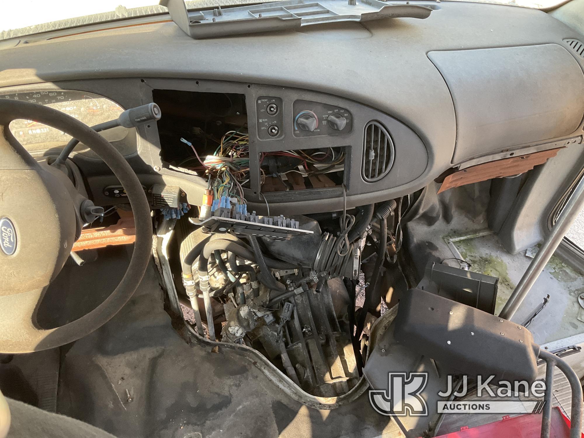 (Villa Rica, GA) 2006 Ford E350 Passenger Bus Not Running, Condition Unknown, Body/Paint Damage, Int