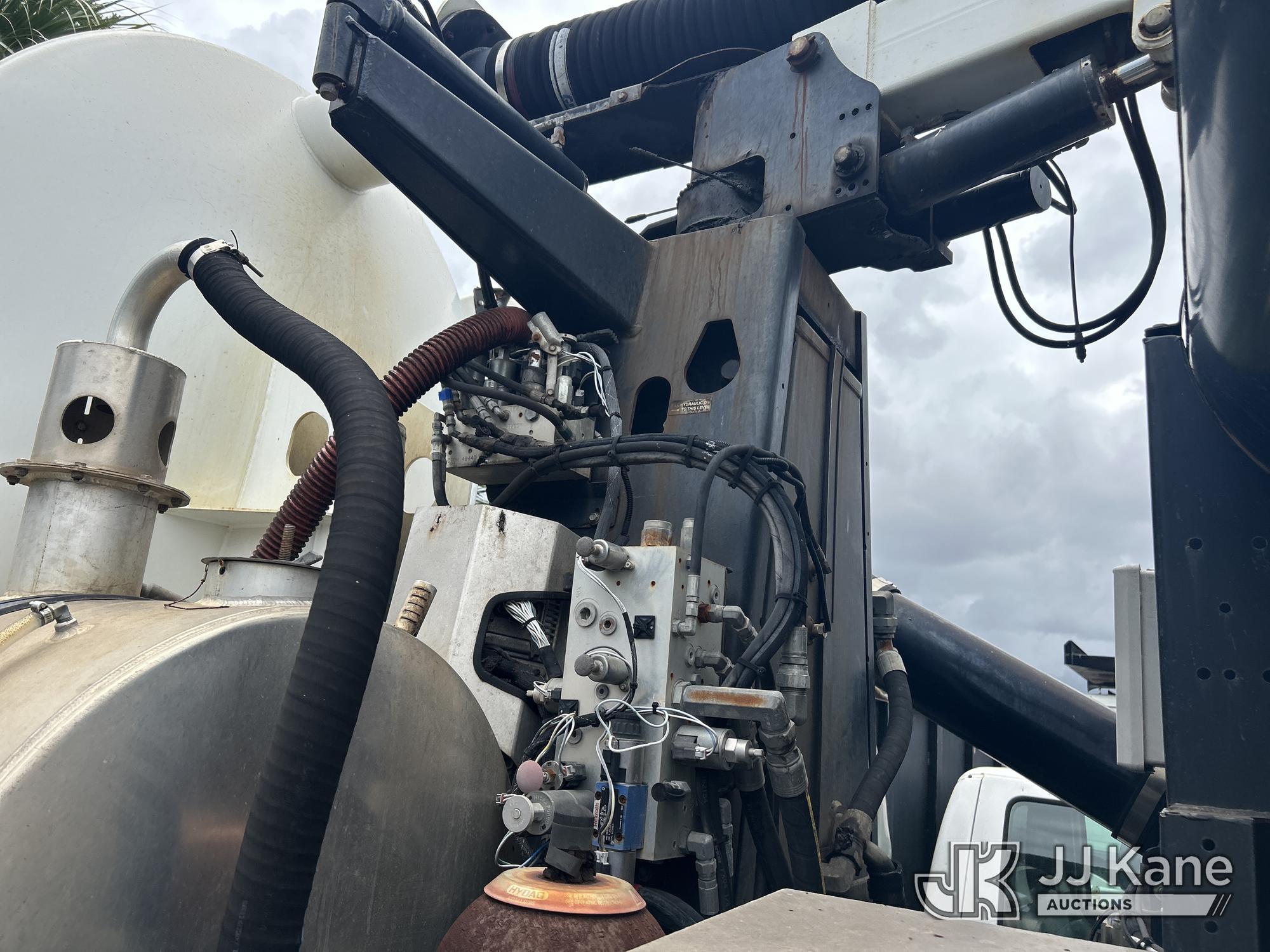 (West Palm Beach, FL) Vactor 2100, Vactor Unit mounted on 2013 International 7500 T/A Vacuum Excavat