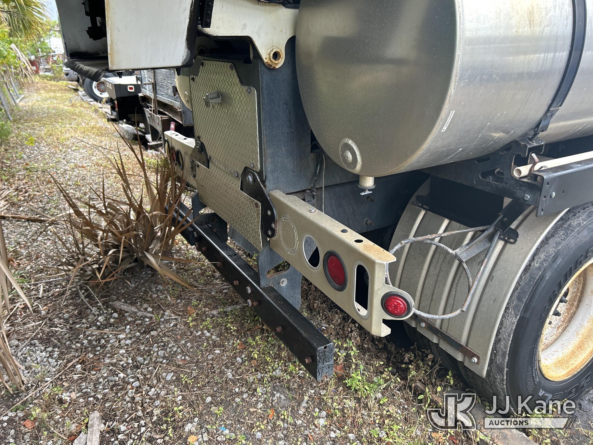 (West Palm Beach, FL) Vactor 2100, Vactor Unit mounted on 2013 International 7500 T/A Vacuum Excavat