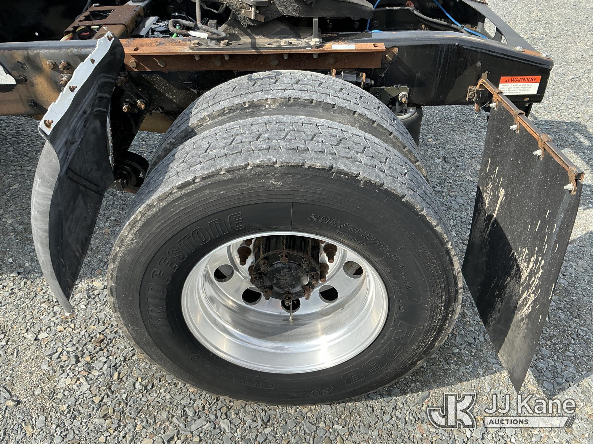 (China Grove, NC) 2006 Freightliner M2 106 S/A Truck Tractor Runs & Moves) (Body/Paint Damage
