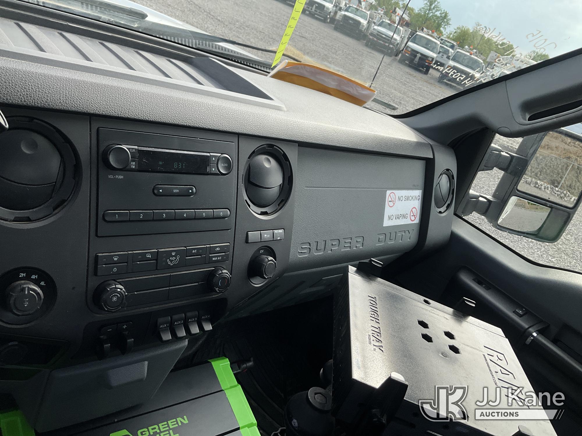 (Verona, KY) 2015 Ford F250 4x4 Service Truck Runs & Moves) (Rust Damage