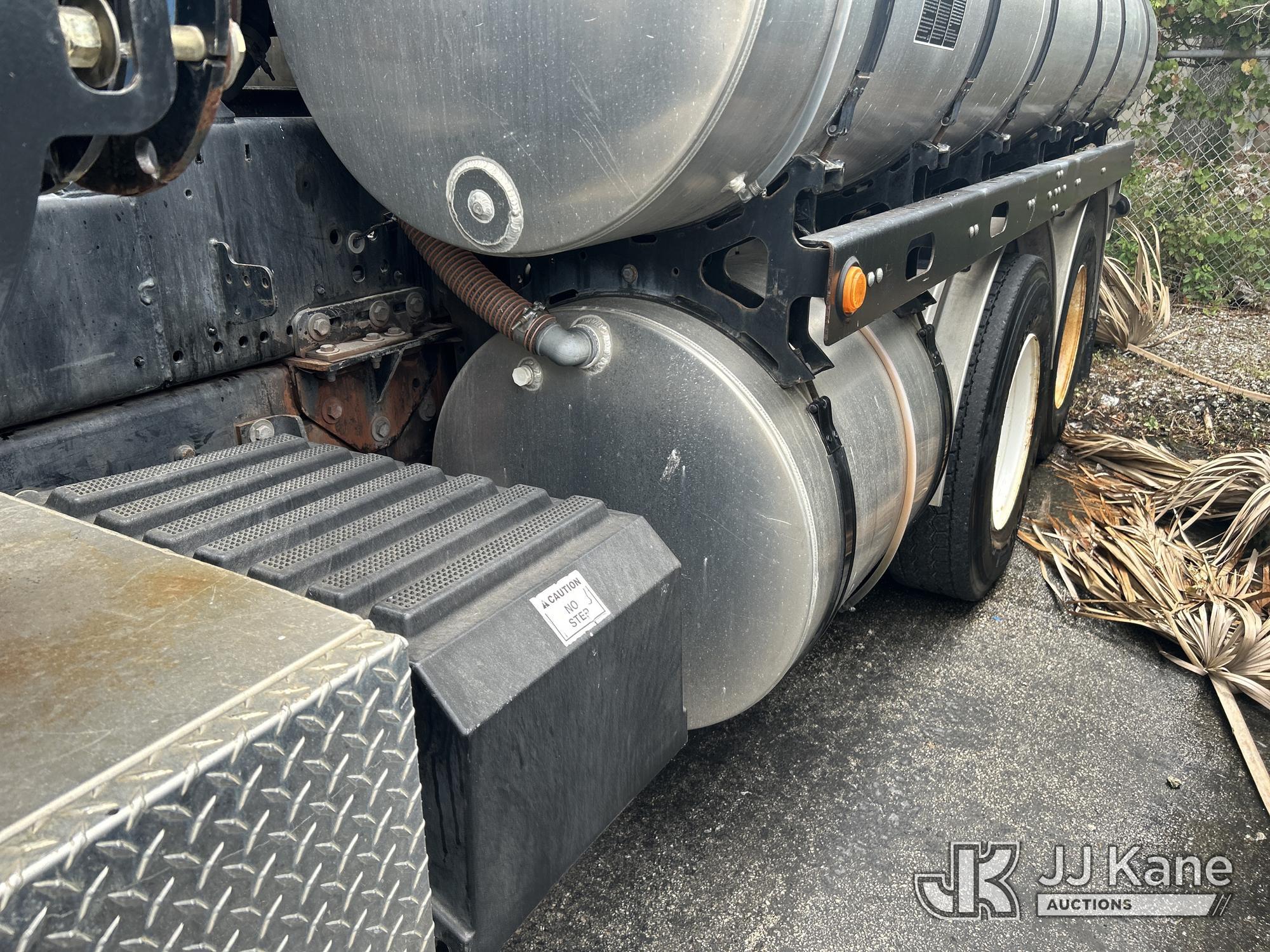 (West Palm Beach, FL) Vactor 2100, Vactor Unit mounted on 2013 International 7500 T/A Vacuum Excavat