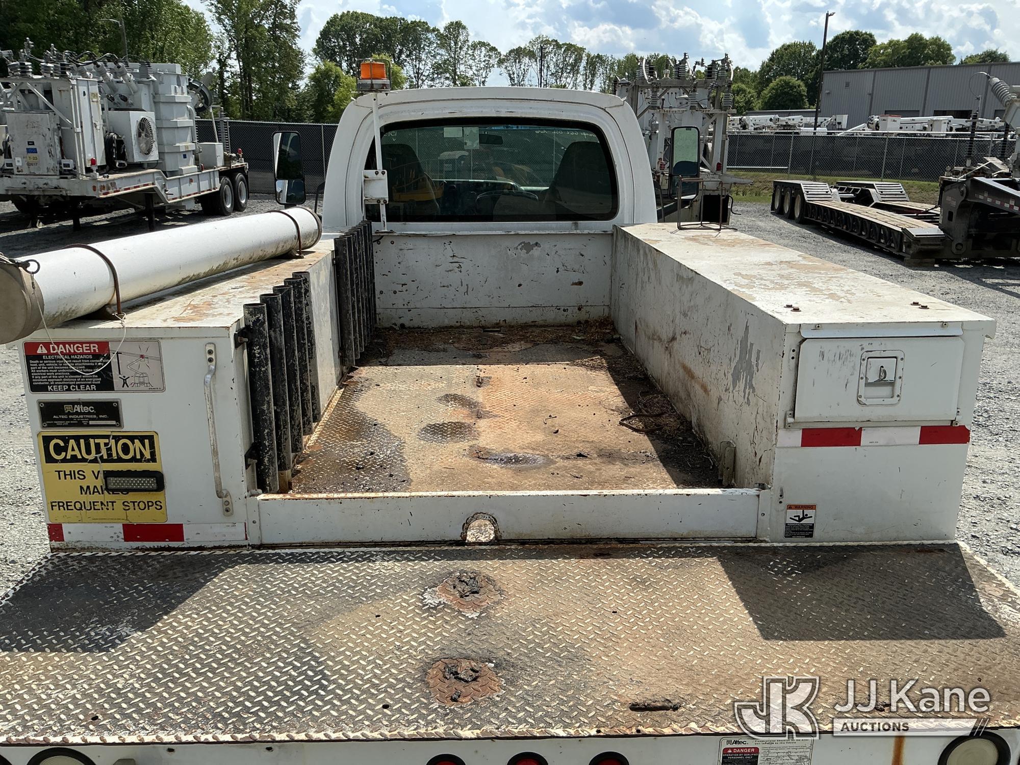 (China Grove, NC) 2008 GMC C5500 Service Truck Runs & Moves) (Check Engine Light On, Body Damage, Mi