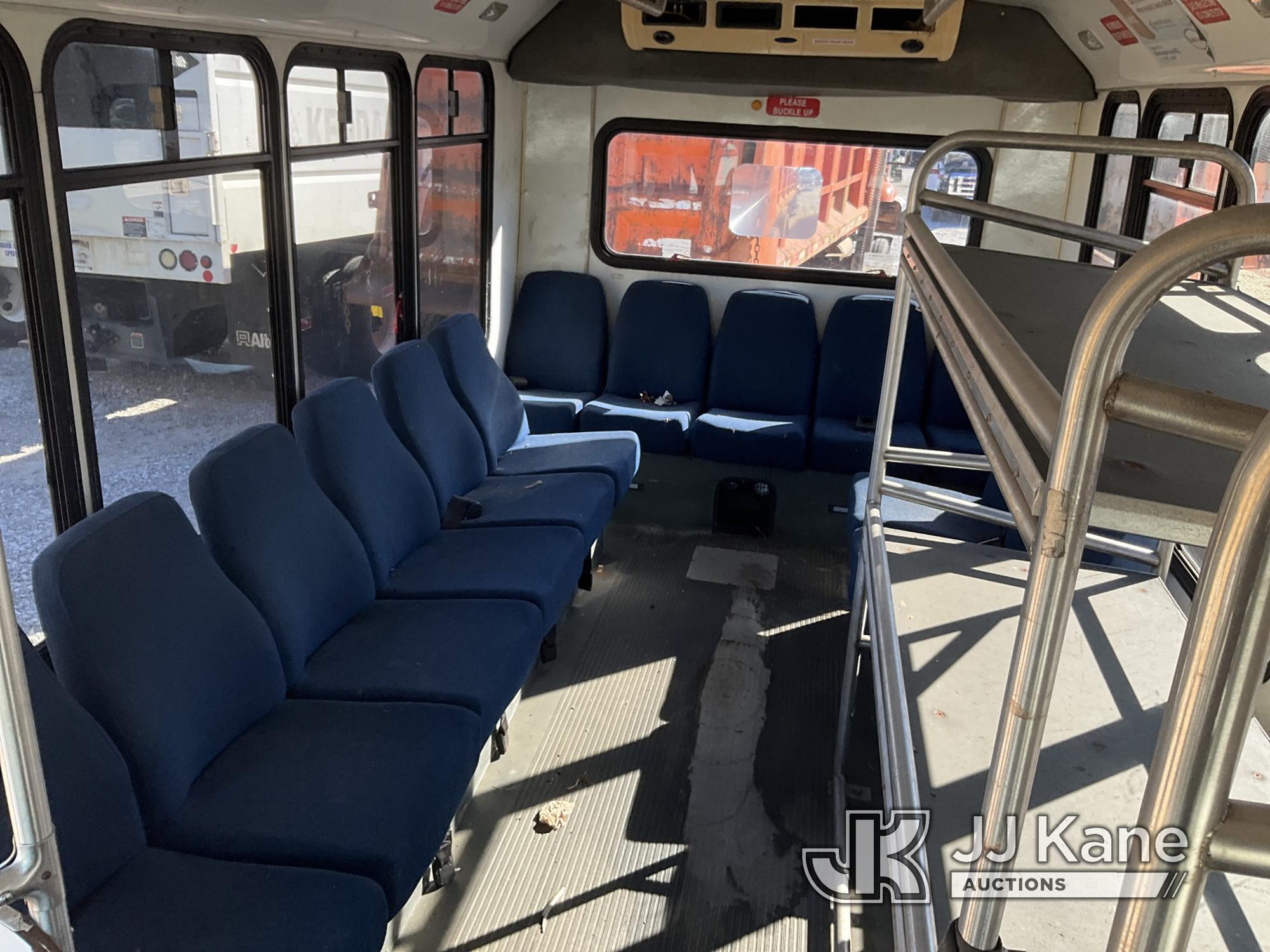 (Villa Rica, GA) 2006 Ford E350 Passenger Bus Not Running, Condition Unknown, Body/Paint Damage, Int