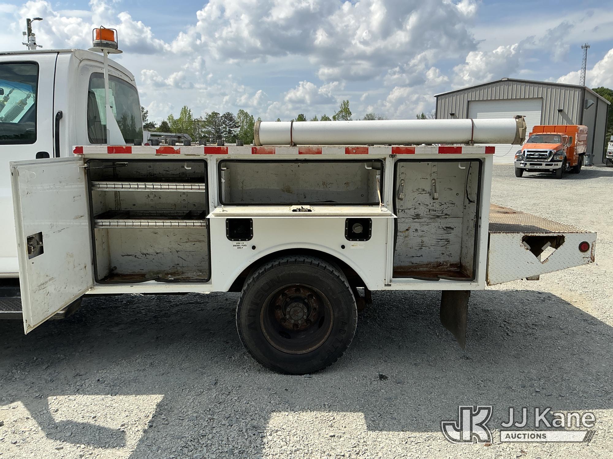 (China Grove, NC) 2008 GMC C5500 Service Truck Runs & Moves) (Check Engine Light On, Body Damage, Mi