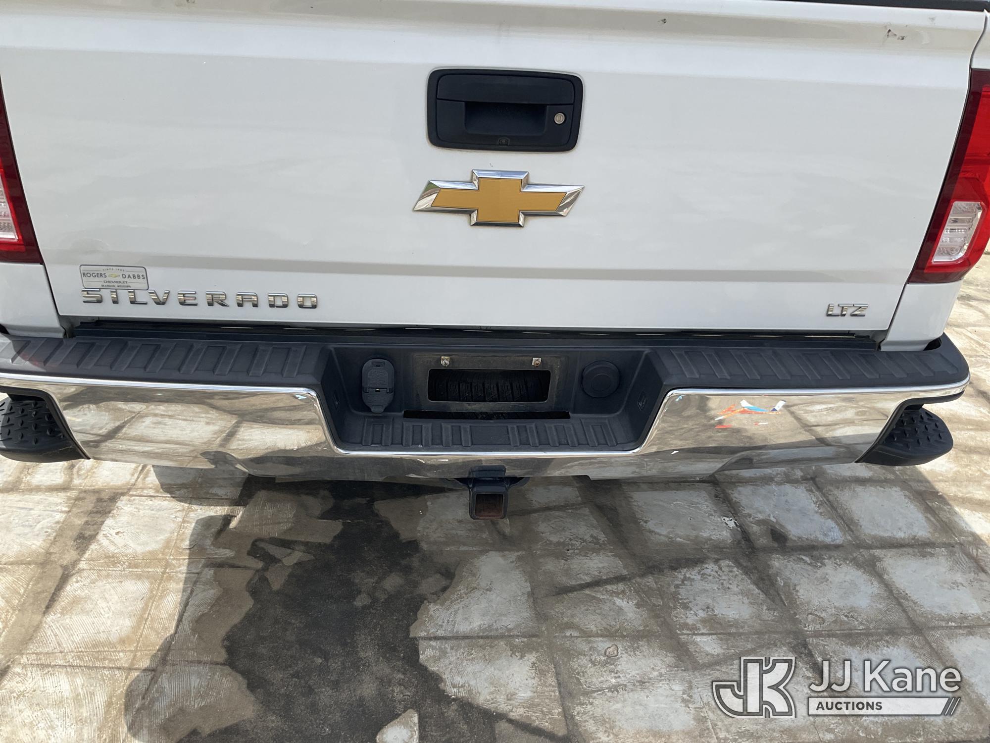(Byram, MS) 2017 Chevrolet Silverado 1500 4x4 Crew-Cab Pickup Truck Runs & Moves) (Front Bumper Dama