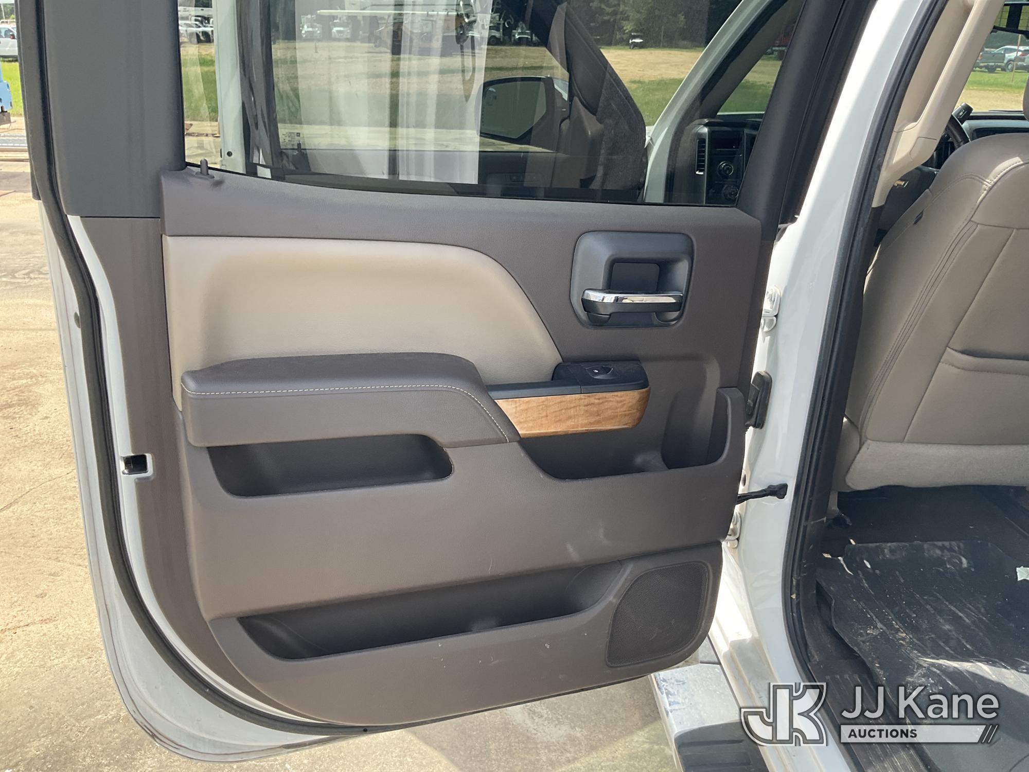 (Byram, MS) 2017 Chevrolet Silverado 1500 4x4 Crew-Cab Pickup Truck Runs & Moves) (Front Bumper Dama