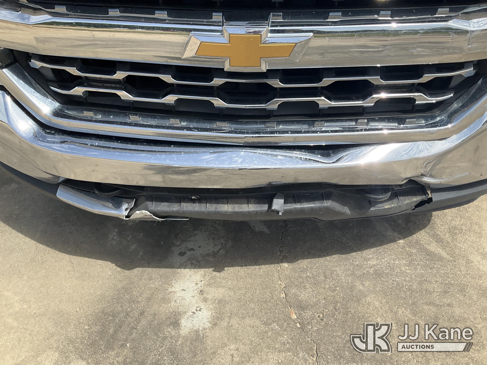 (Byram, MS) 2017 Chevrolet Silverado 1500 4x4 Crew-Cab Pickup Truck Runs & Moves) (Front Bumper Dama
