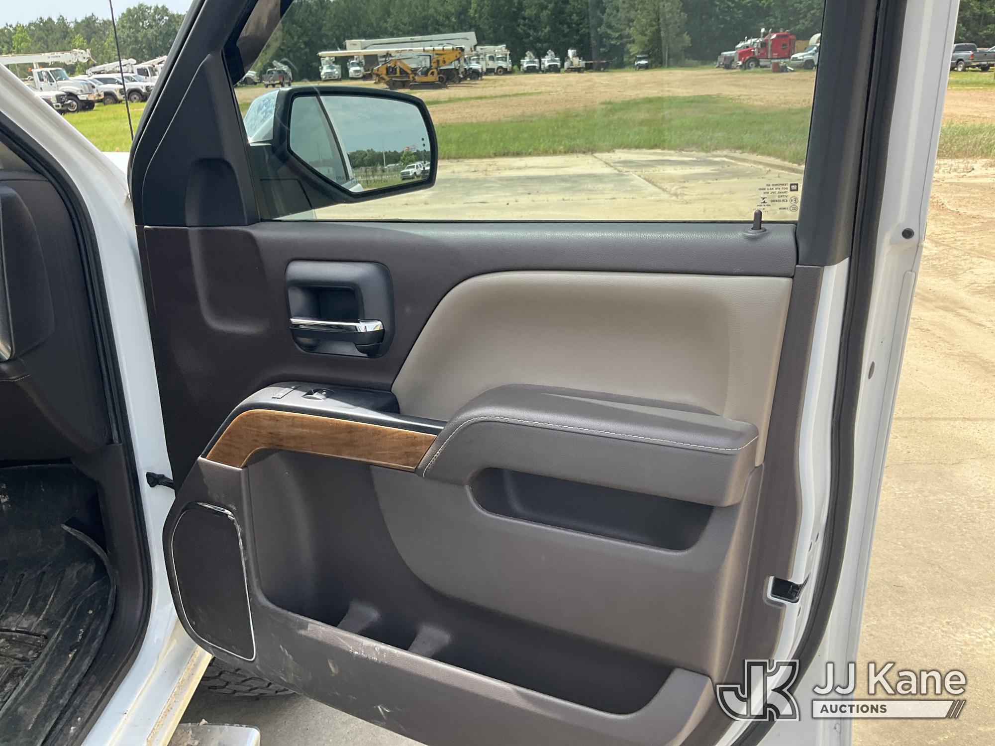 (Byram, MS) 2017 Chevrolet Silverado 1500 4x4 Crew-Cab Pickup Truck Runs & Moves) (Front Bumper Dama