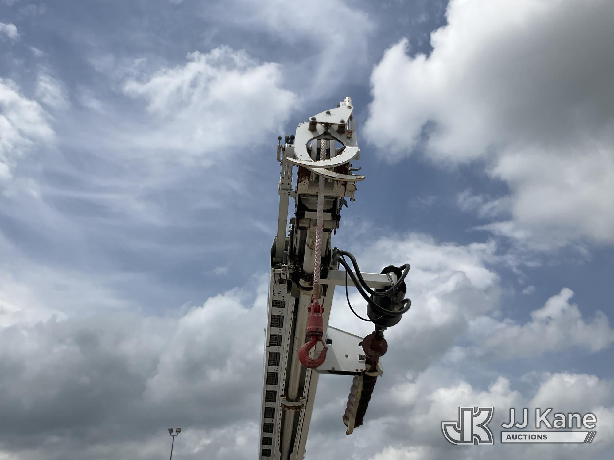 (Waxahachie, TX) Altec D4065B-TR, Digger Derrick rear mounted on 2013 International 7400 6x6 T/A Uti