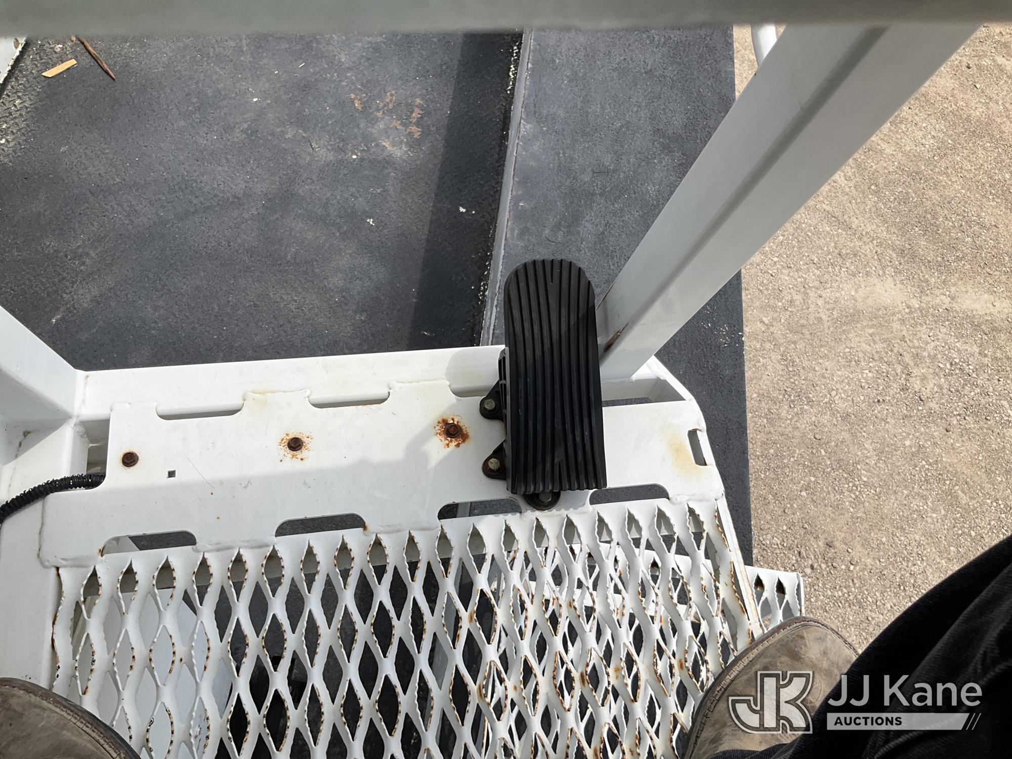 (Waxahachie, TX) Altec D4065B-TR, Digger Derrick rear mounted on 2013 International 7400 6x6 T/A Uti