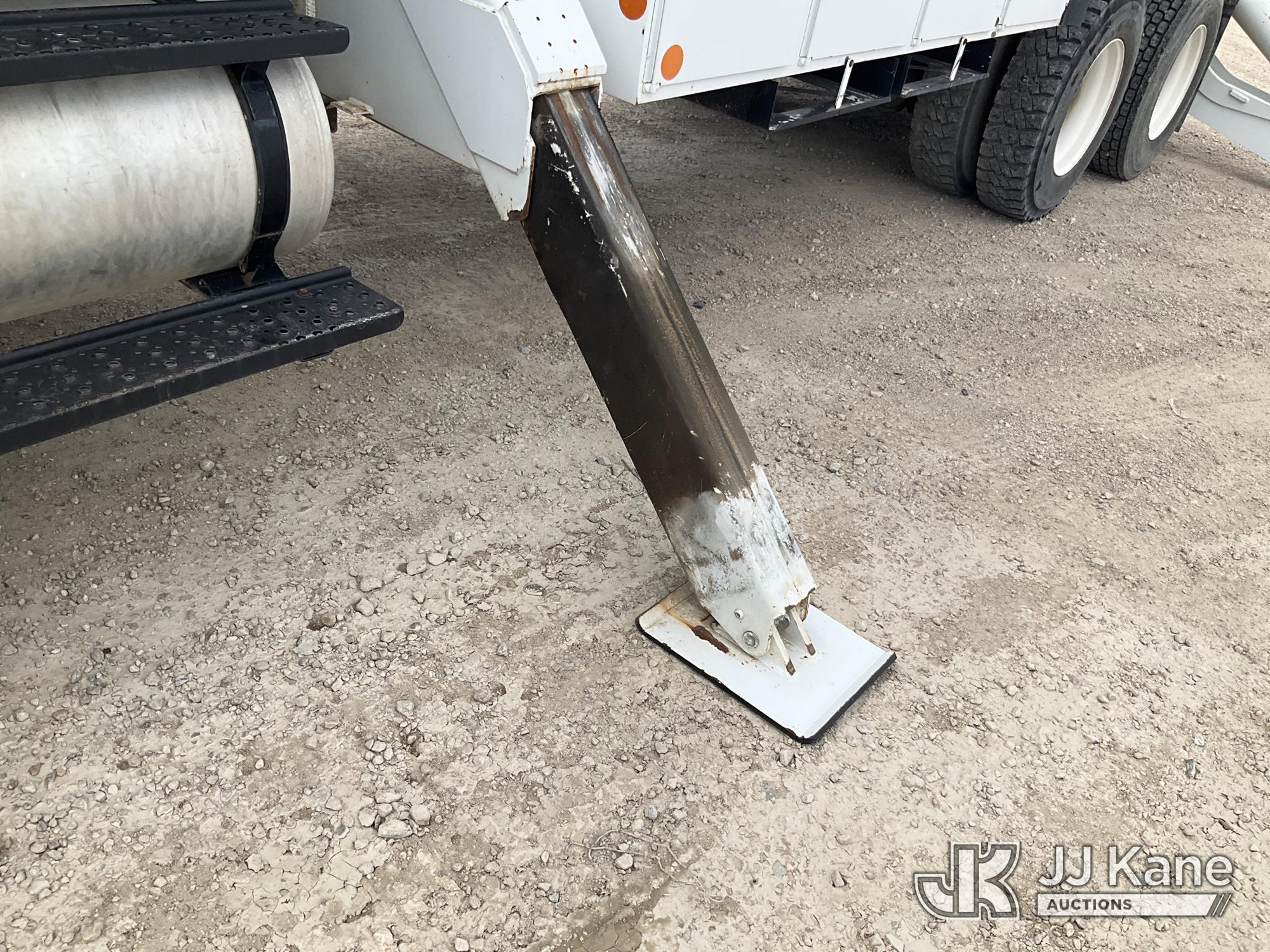 (Waxahachie, TX) Altec D4065B-TR, Digger Derrick rear mounted on 2013 International 7400 6x6 T/A Uti