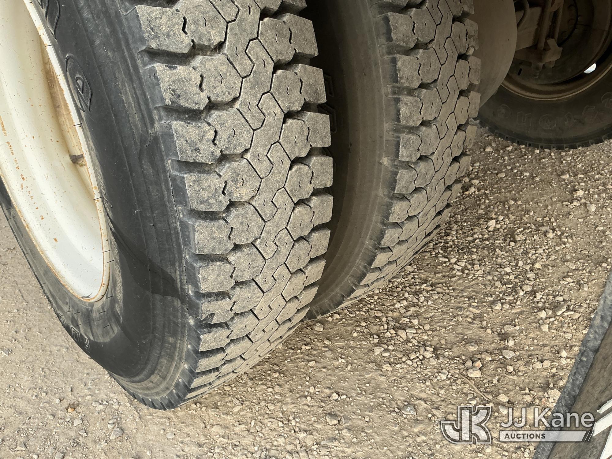 (San Antonio, TX) 2004 Ford F-650 Service Truck, Utility Company Owned and Maintained Runs & Moves)