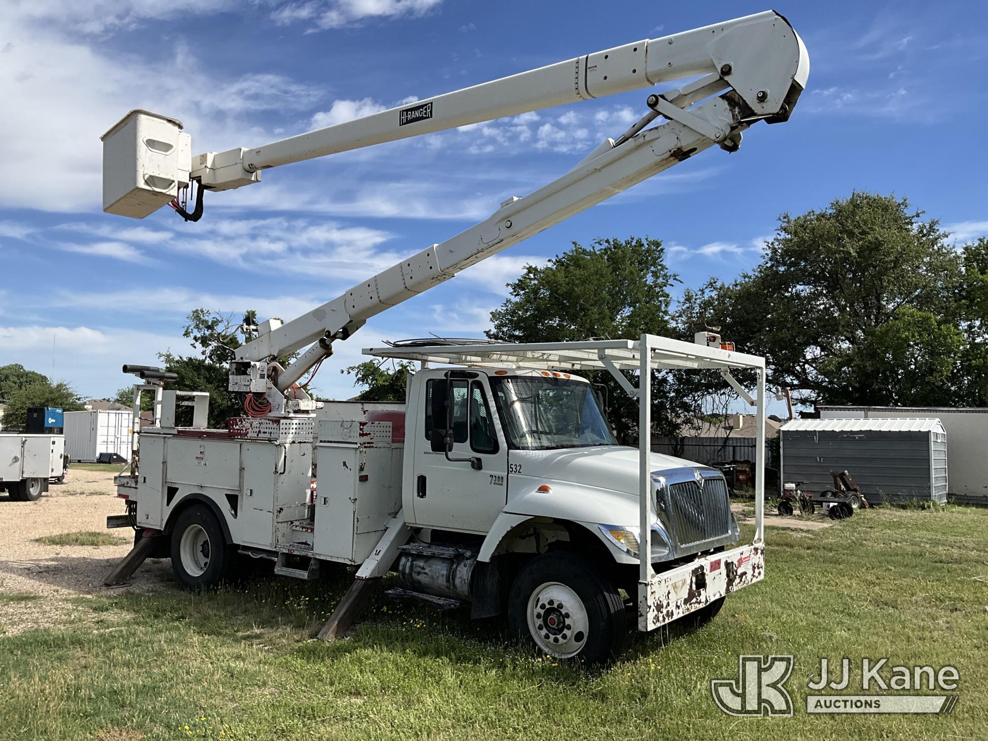 (Killeen, TX) HiRanger 5TC-55, Material Handling Bucket Truck rear mounted on 2006 International 730