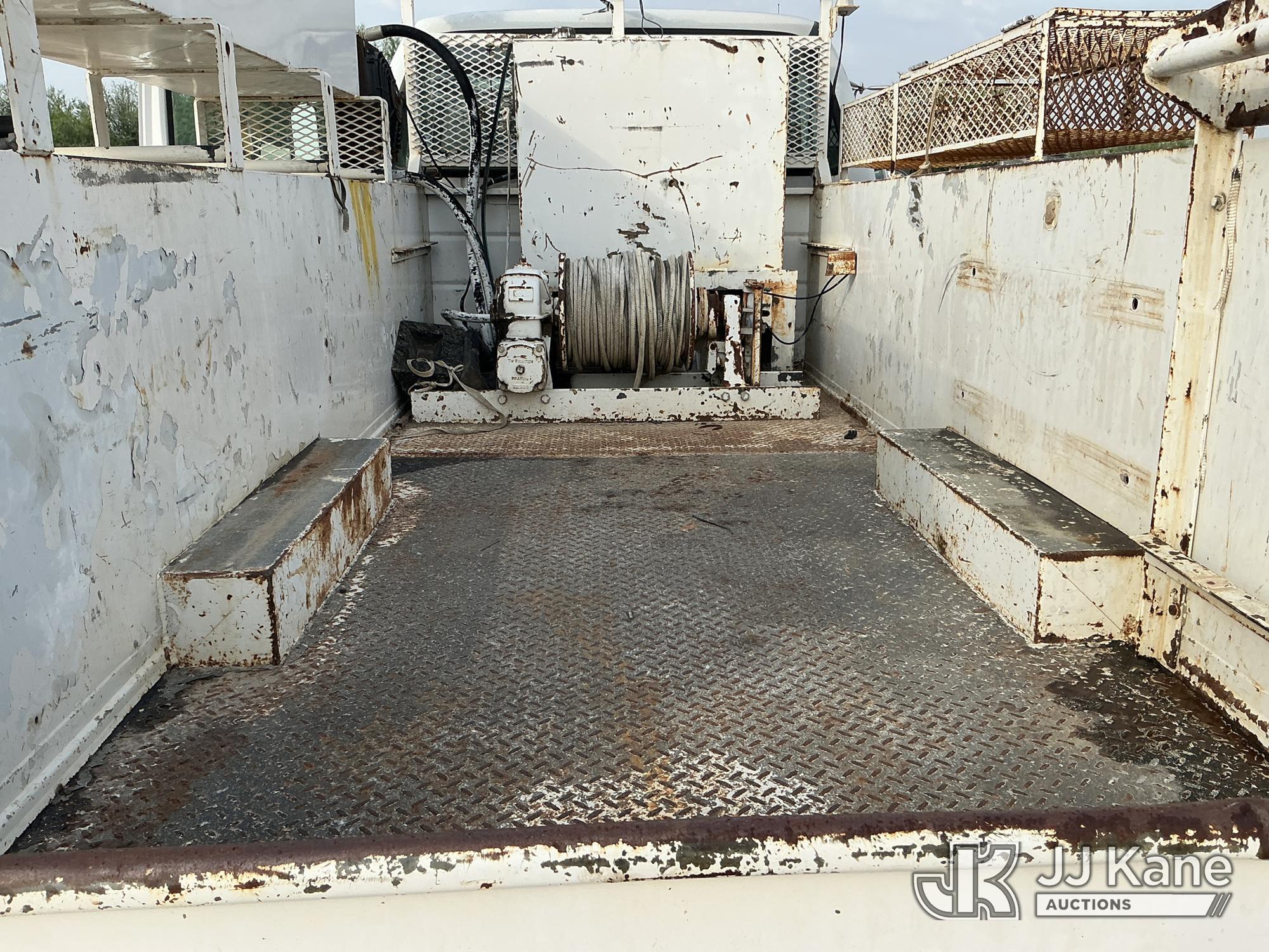 (San Antonio, TX) 2004 Ford F-650 Service Truck, Utility Company Owned and Maintained Runs & Moves)
