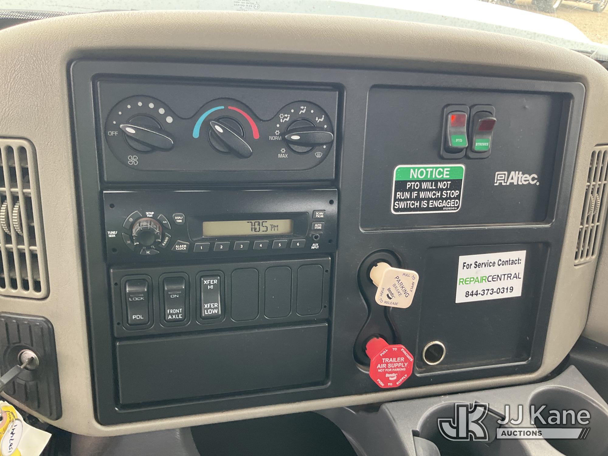 (Waxahachie, TX) Altec D4065B-TR, Digger Derrick rear mounted on 2013 International 7400 6x6 T/A Uti