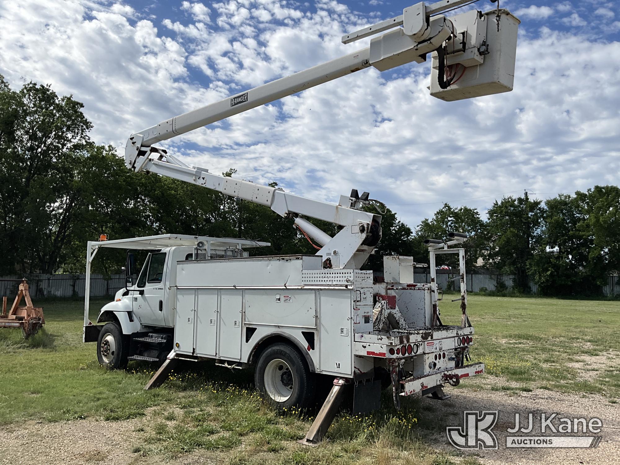 (Killeen, TX) HiRanger 5TC-55, Material Handling Bucket Truck rear mounted on 2006 International 730
