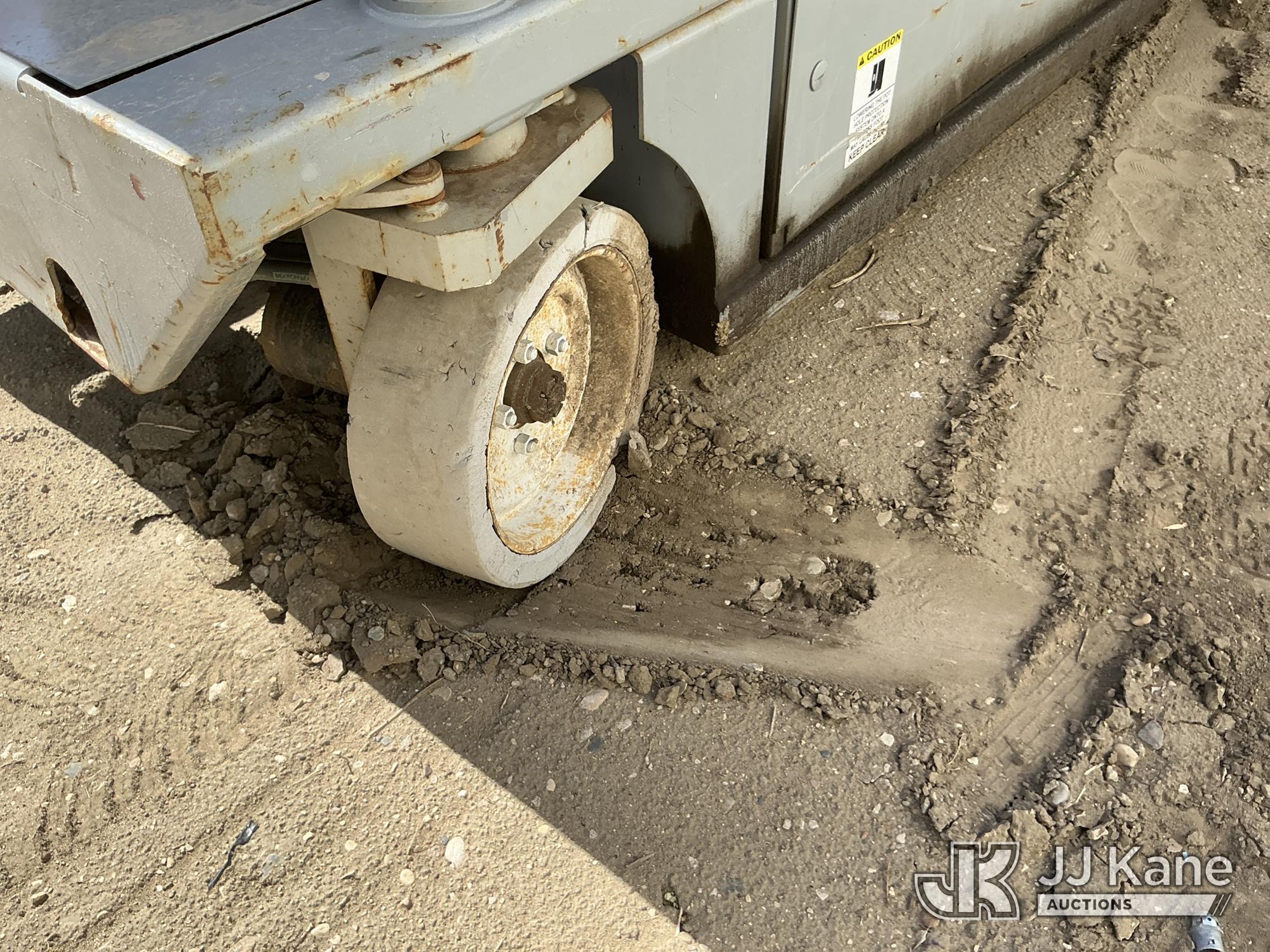 (Minot, ND) 2000 MEC 3247ES Self-Propelled Scissor Lift Condition Unknown
