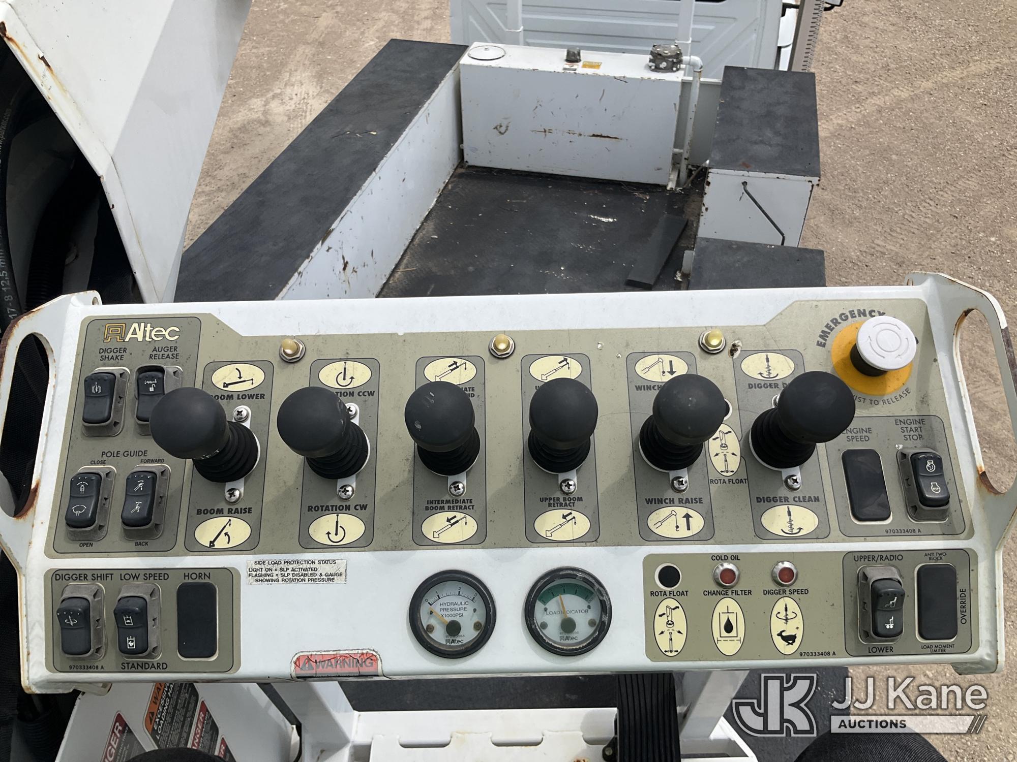 (Waxahachie, TX) Altec D4065B-TR, Digger Derrick rear mounted on 2013 International 7400 6x6 T/A Uti