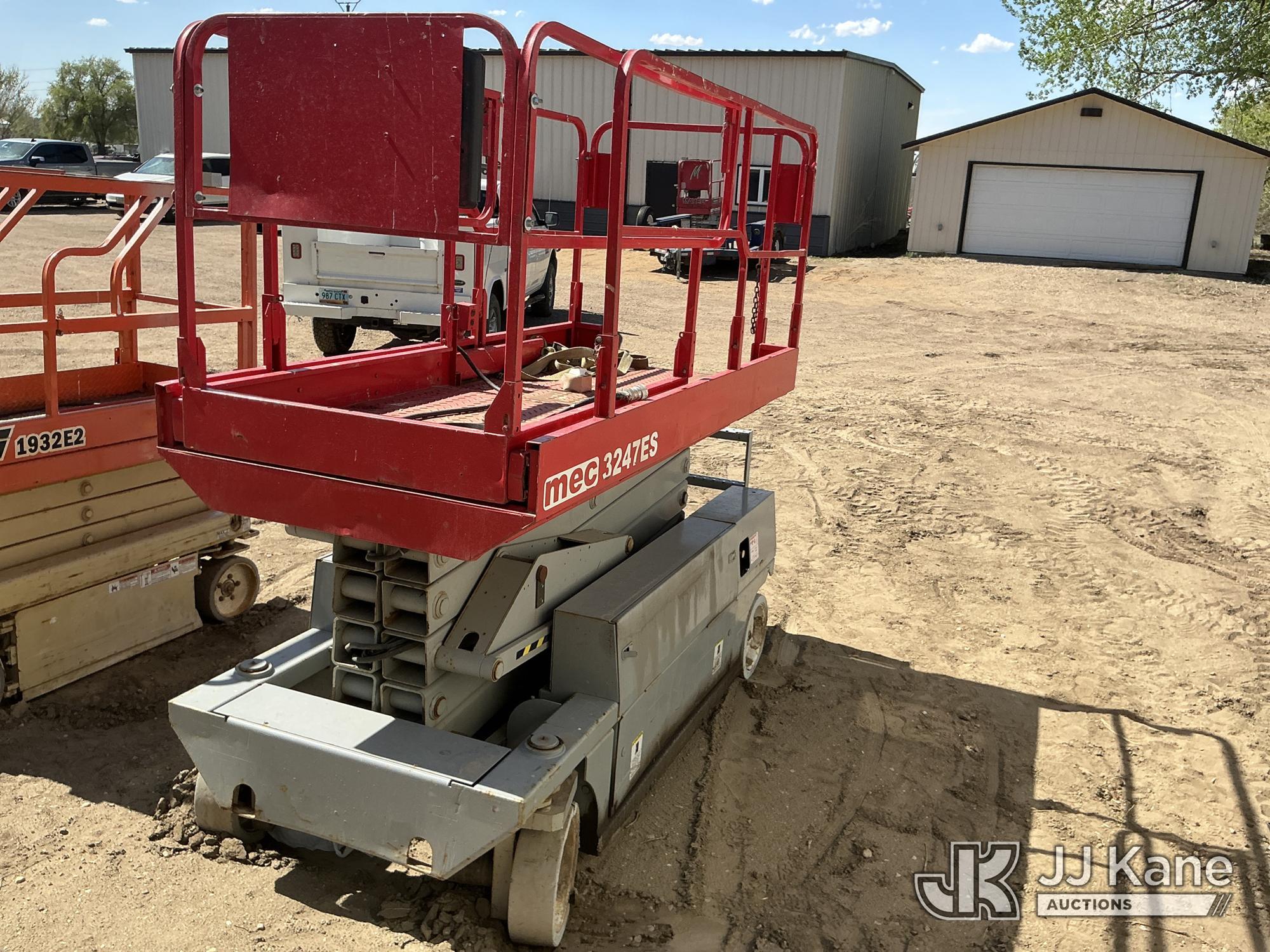 (Minot, ND) 2000 MEC 3247ES Self-Propelled Scissor Lift Condition Unknown
