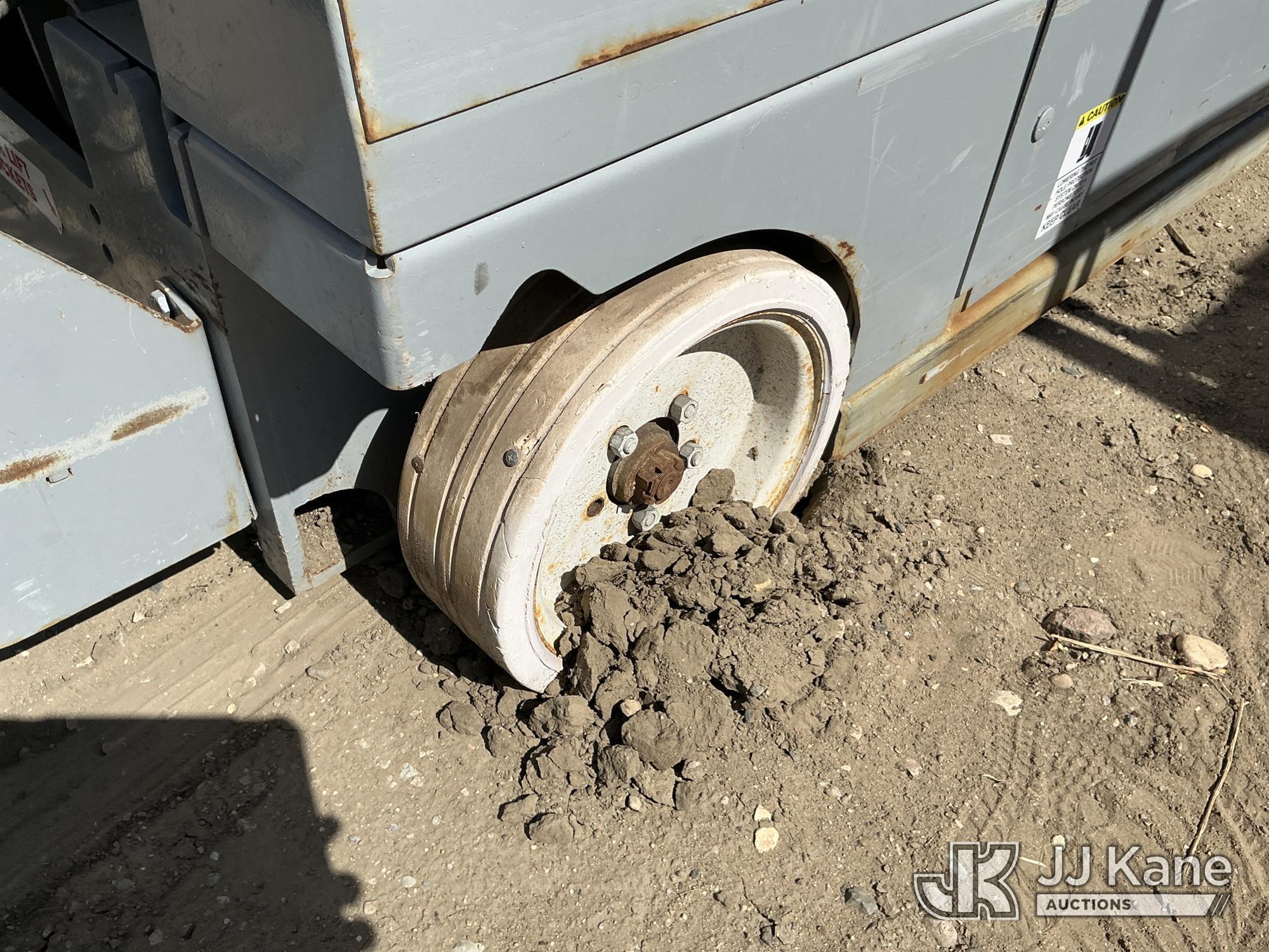 (Minot, ND) 2000 MEC 3247ES Self-Propelled Scissor Lift Condition Unknown