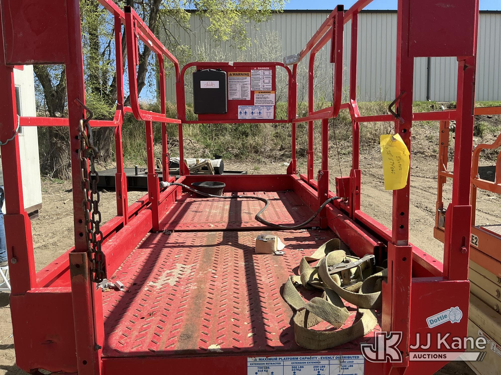 (Minot, ND) 2000 MEC 3247ES Self-Propelled Scissor Lift Condition Unknown