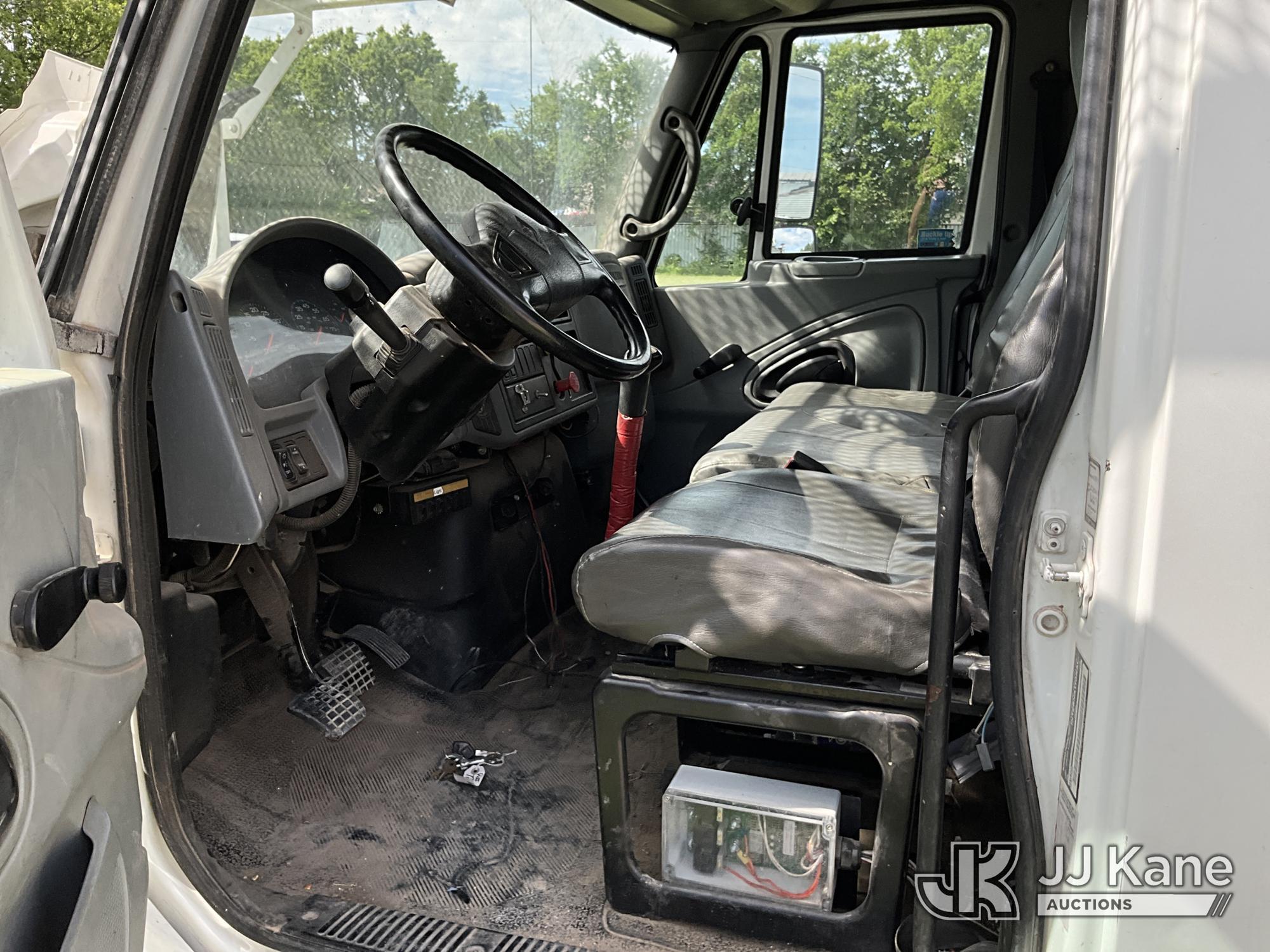 (Killeen, TX) HiRanger 5TC-55, Material Handling Bucket Truck rear mounted on 2006 International 730