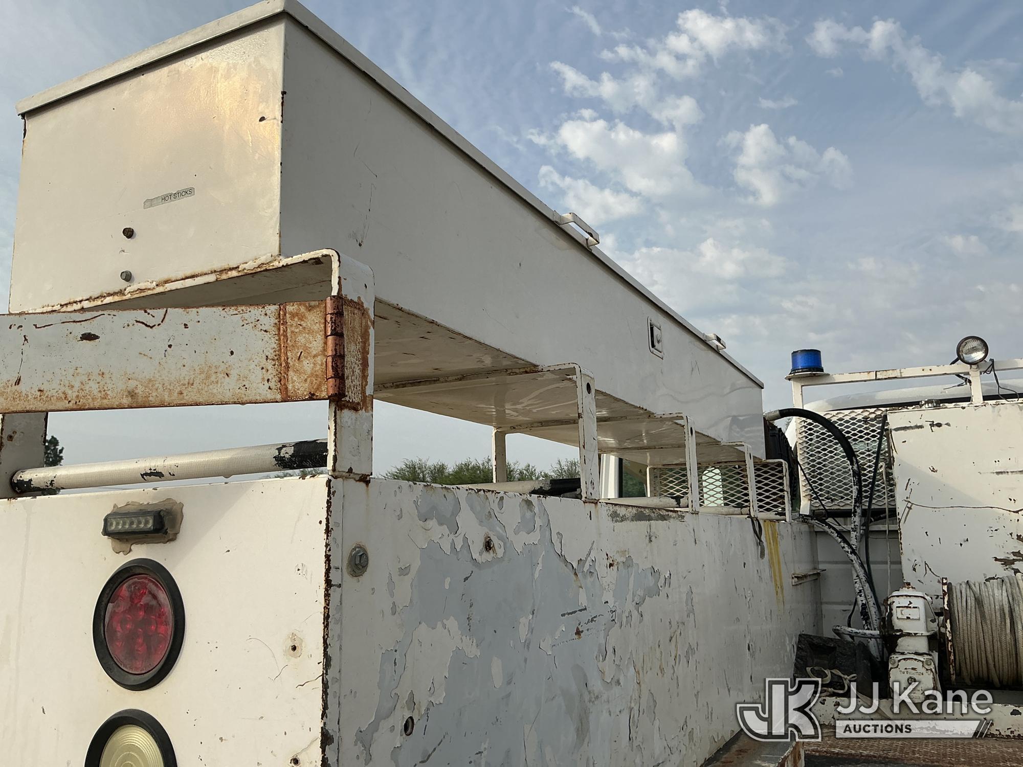 (San Antonio, TX) 2004 Ford F-650 Service Truck, Utility Company Owned and Maintained Runs & Moves)