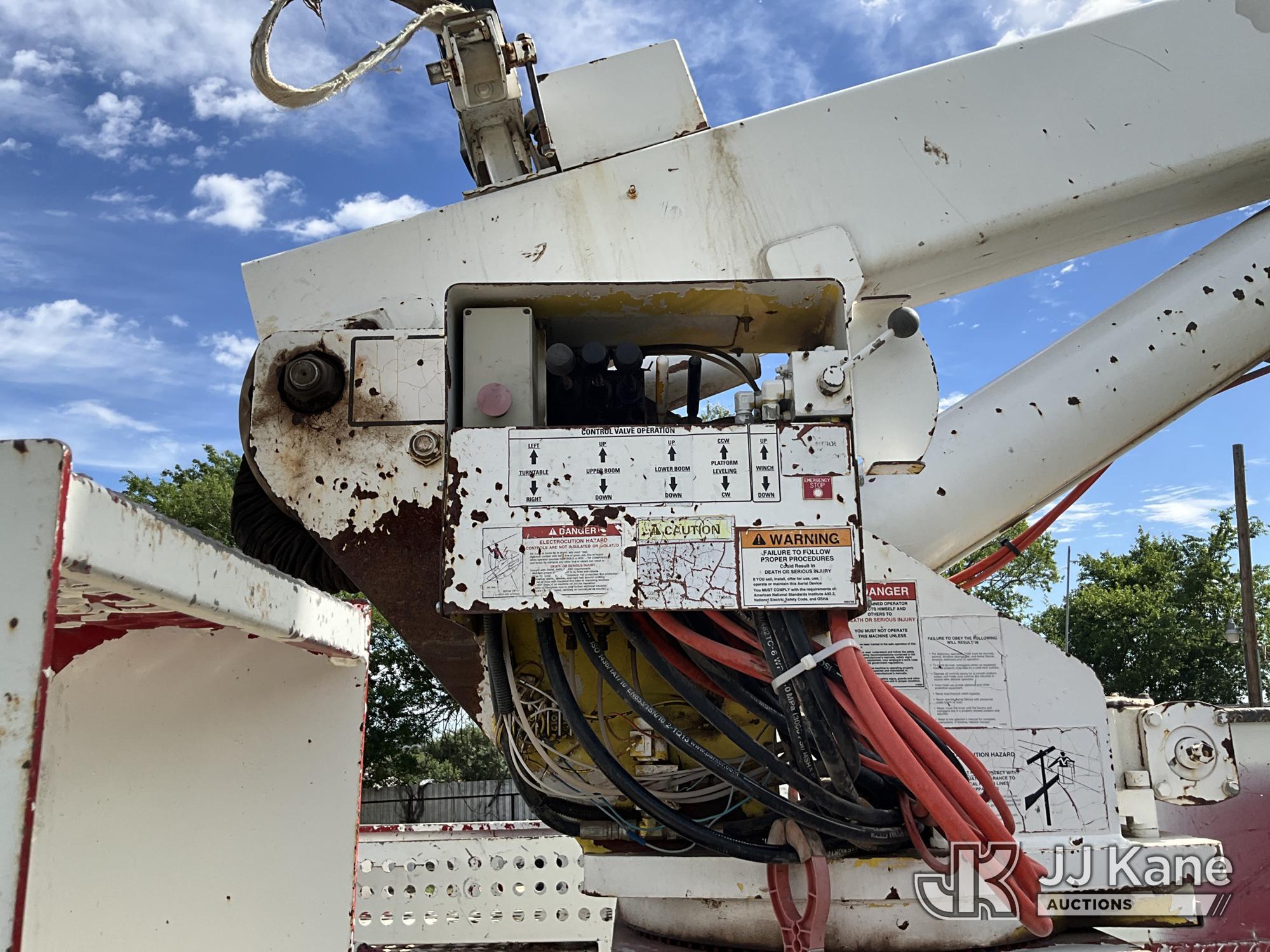 (Killeen, TX) HiRanger 5TC-55, Material Handling Bucket Truck rear mounted on 2006 International 730