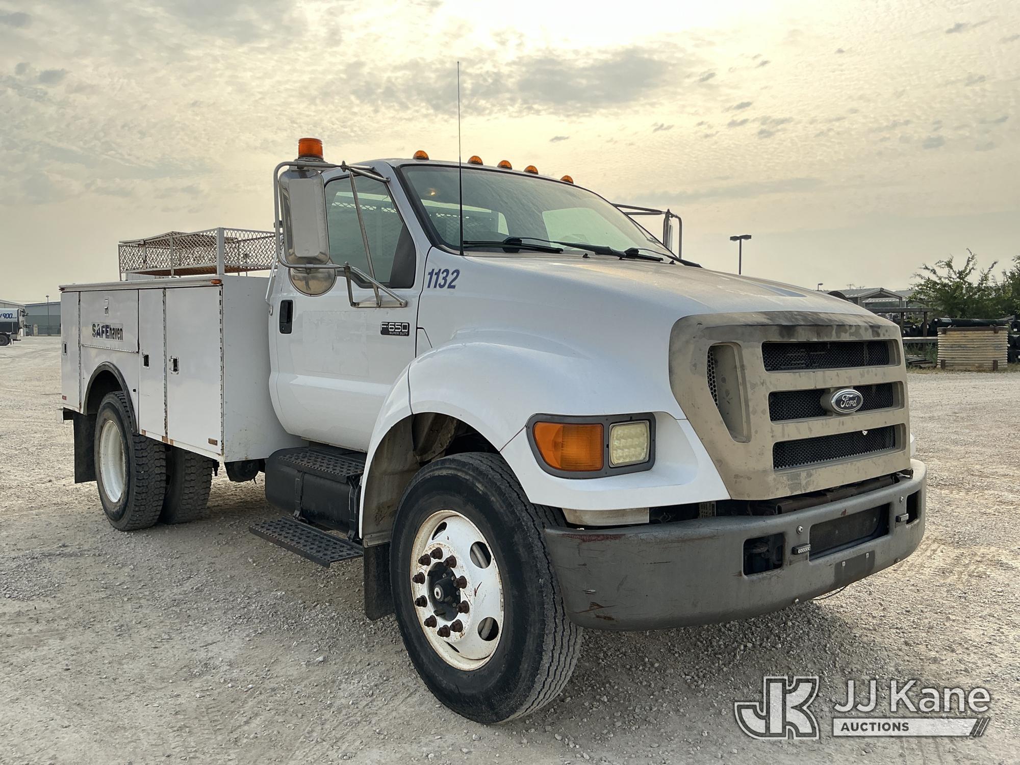 (San Antonio, TX) 2004 Ford F-650 Service Truck, Utility Company Owned and Maintained Runs & Moves)