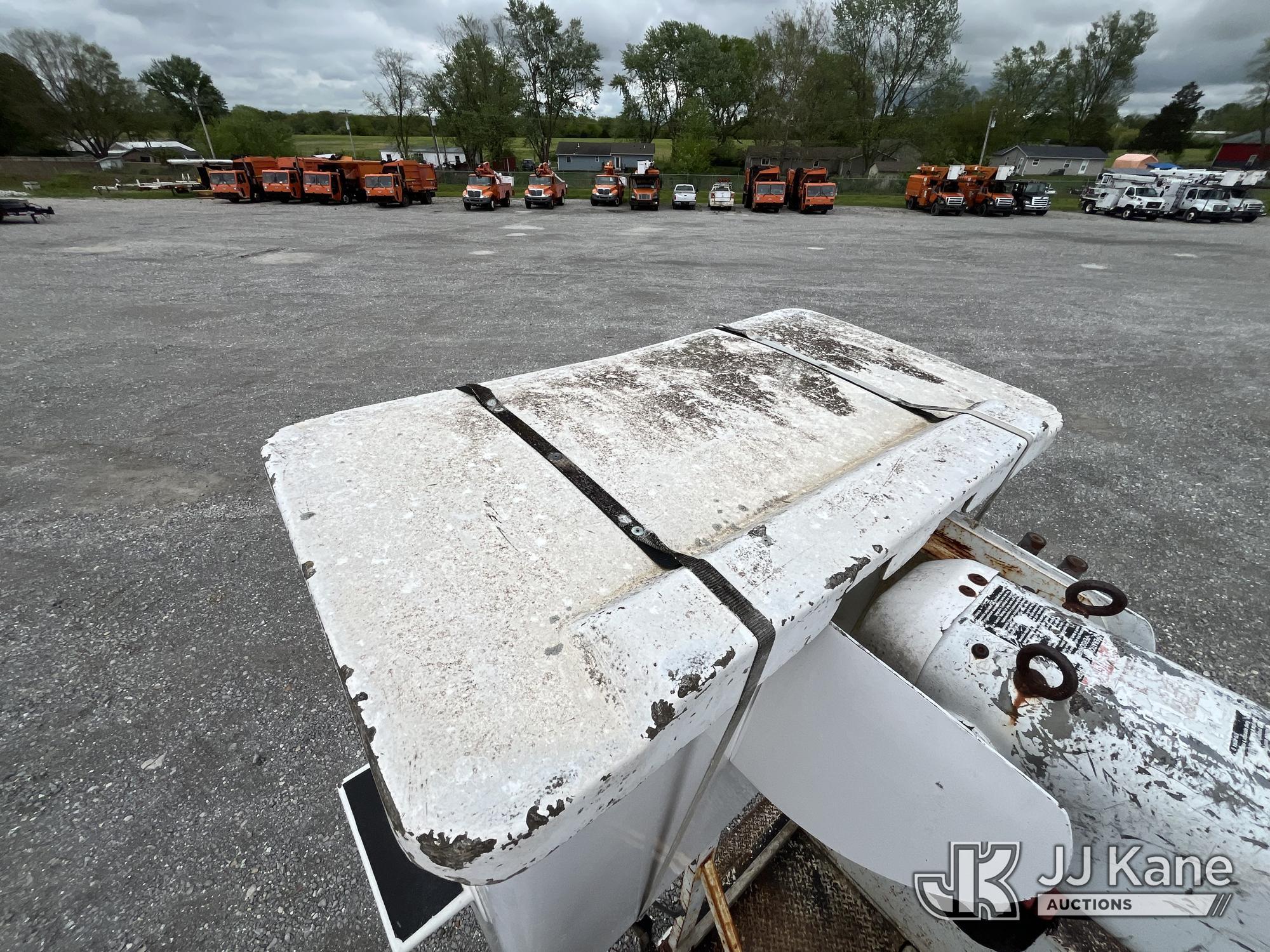 (Hawk Point, MO) Teco V5A-55IP-2TFE2, Bucket Truck rear mounted on 2000 GMC C7H042 Utility Truck Run