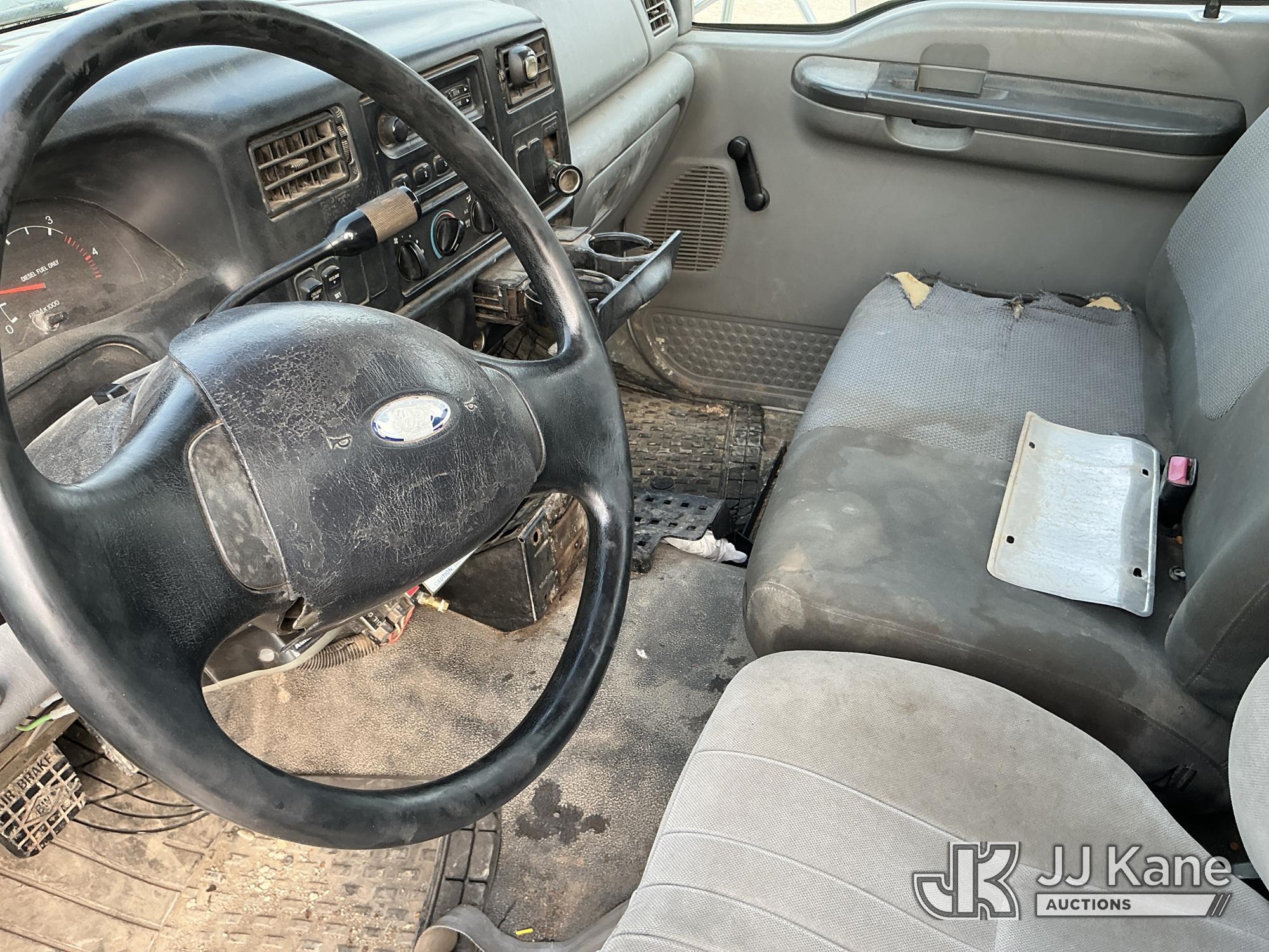 (San Antonio, TX) 2004 Ford F-650 Service Truck, Utility Company Owned and Maintained Runs & Moves)