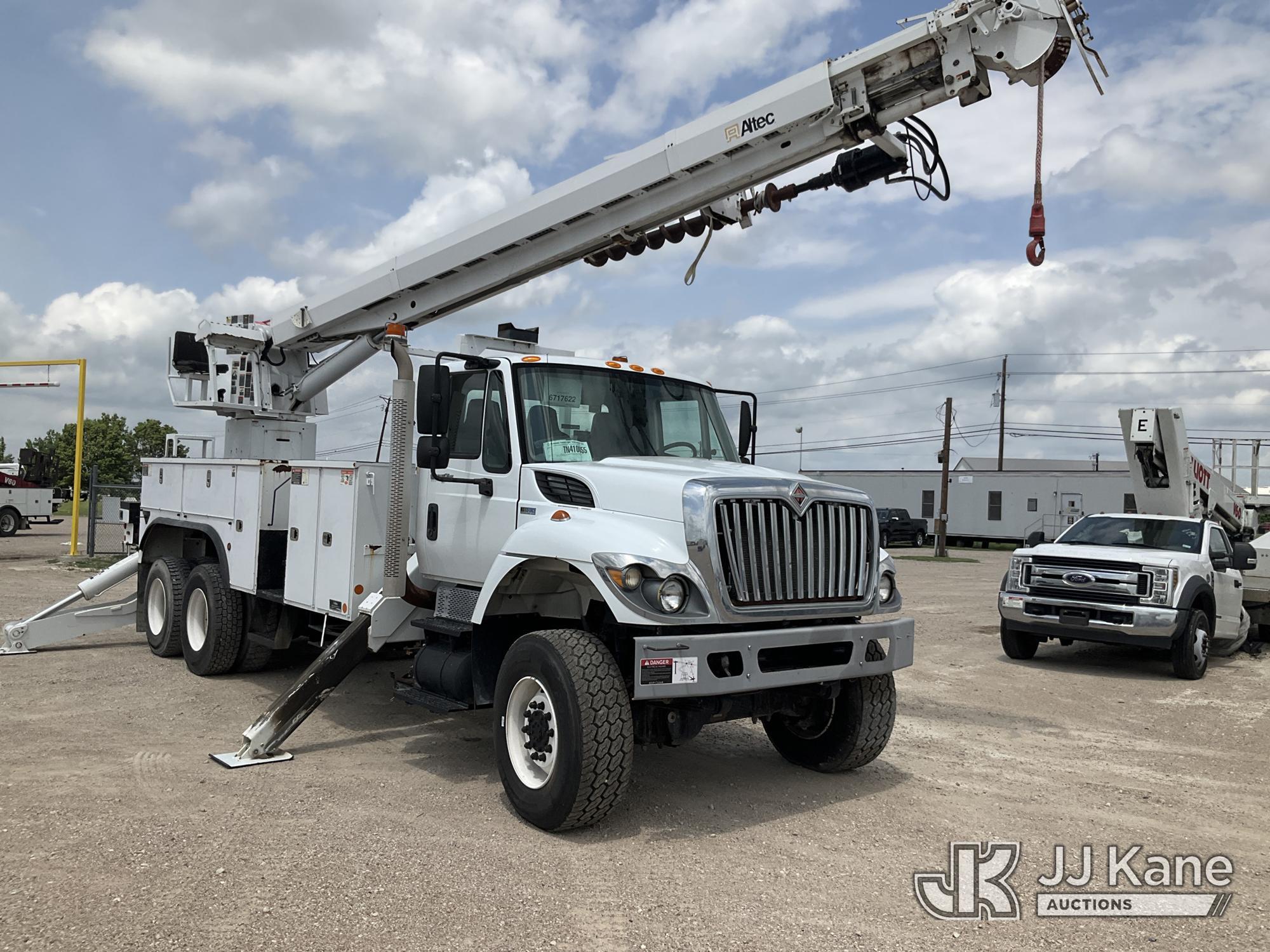 (Waxahachie, TX) Altec D4065B-TR, Digger Derrick rear mounted on 2013 International 7400 6x6 T/A Uti