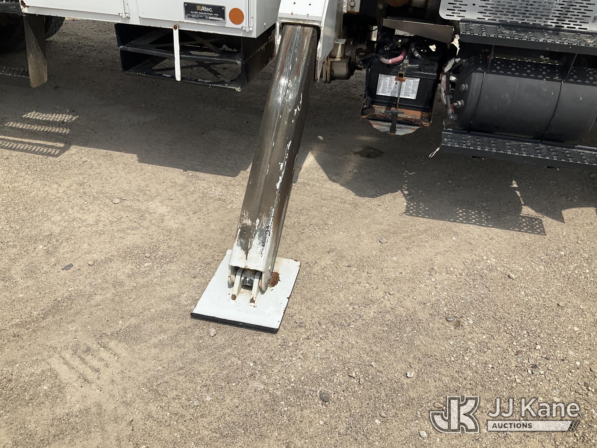 (Waxahachie, TX) Altec D4065B-TR, Digger Derrick rear mounted on 2013 International 7400 6x6 T/A Uti