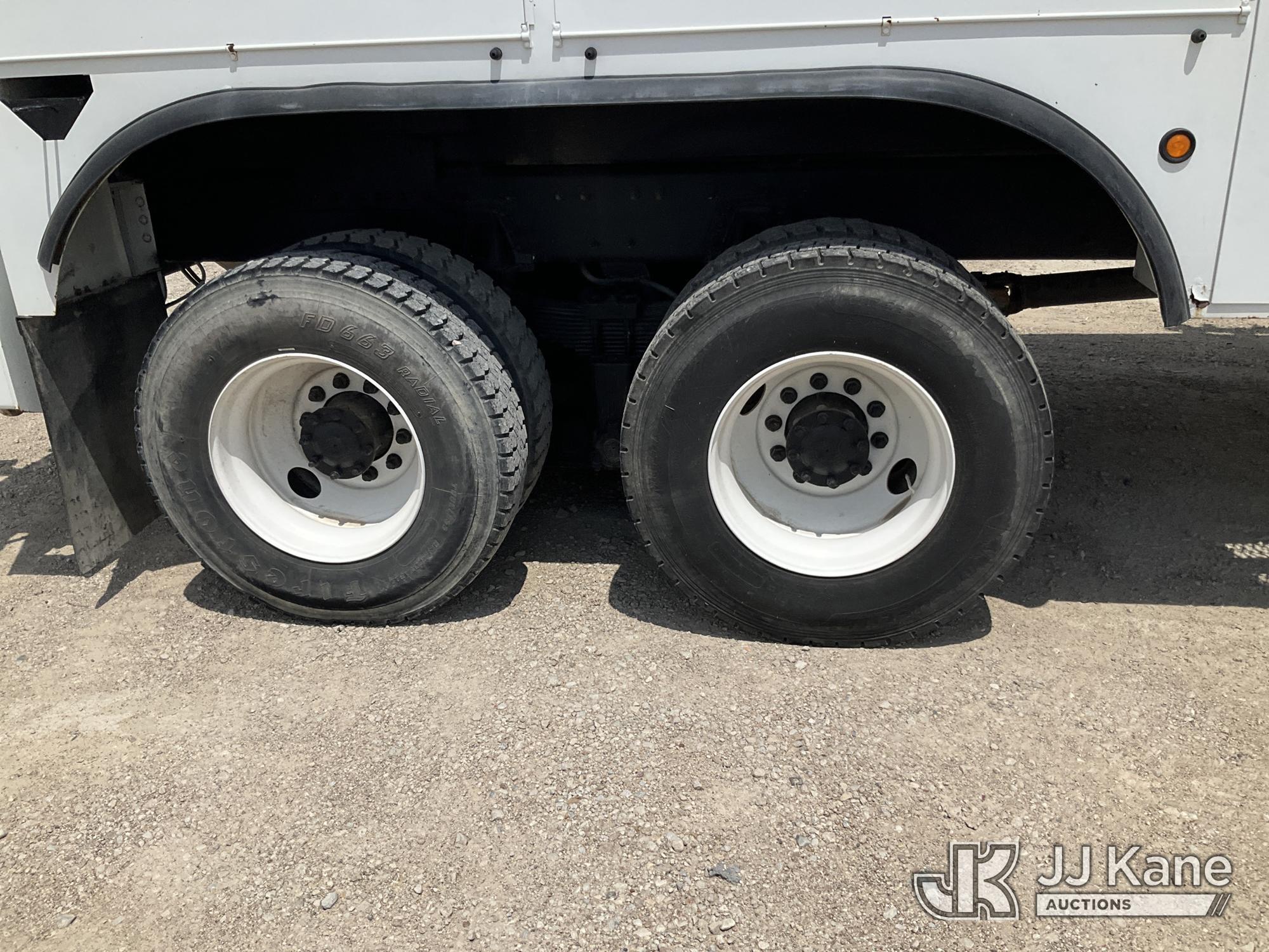 (Waxahachie, TX) Altec D4065B-TR, Digger Derrick rear mounted on 2013 International 7400 6x6 T/A Uti