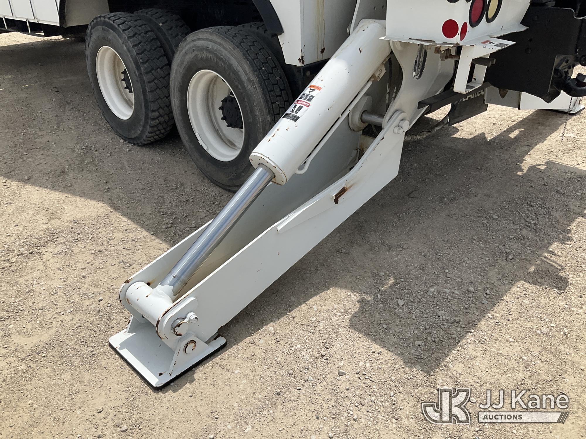 (Waxahachie, TX) Altec D4065B-TR, Digger Derrick rear mounted on 2013 International 7400 6x6 T/A Uti