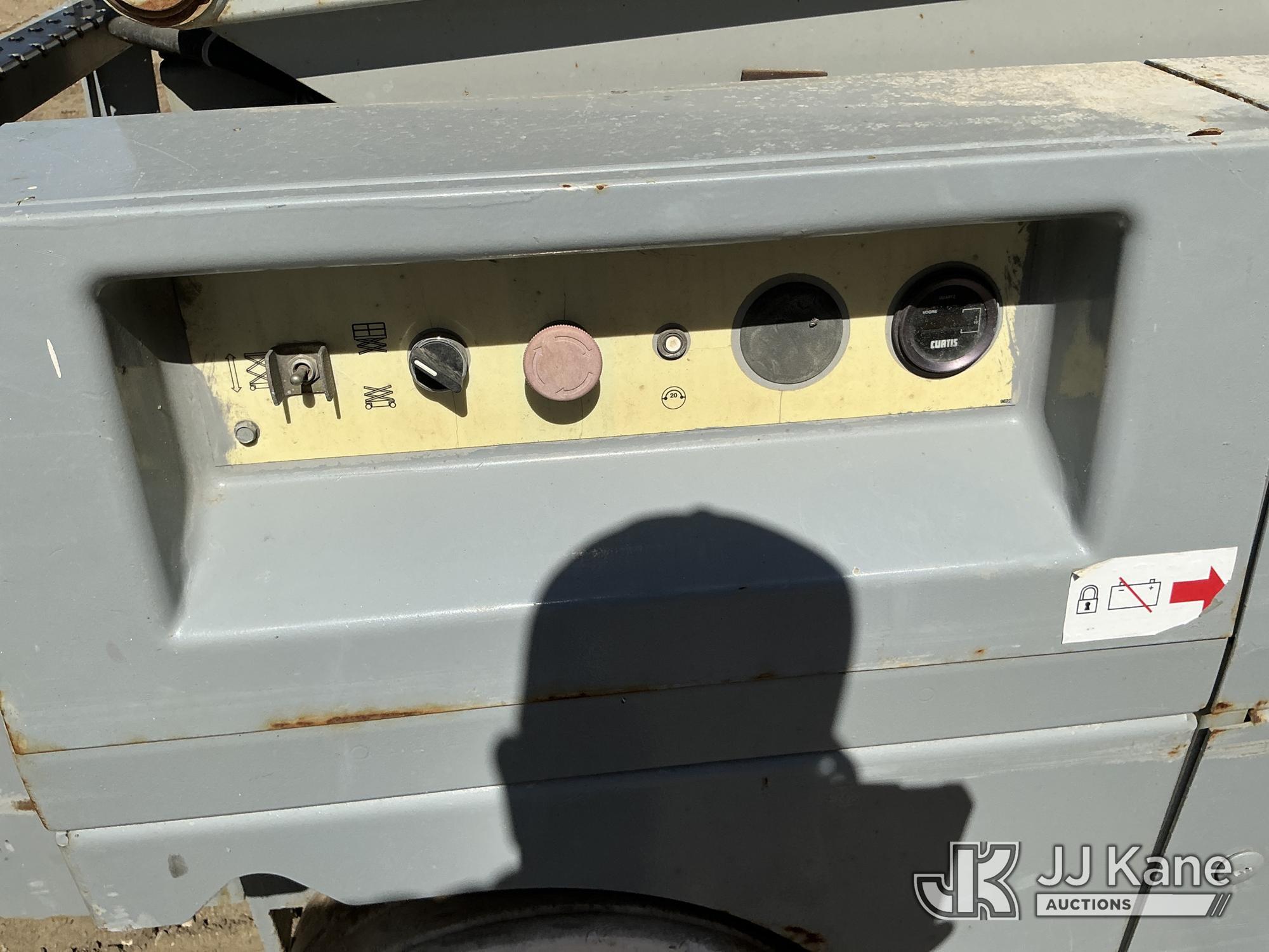 (Minot, ND) 2000 MEC 3247ES Self-Propelled Scissor Lift Condition Unknown