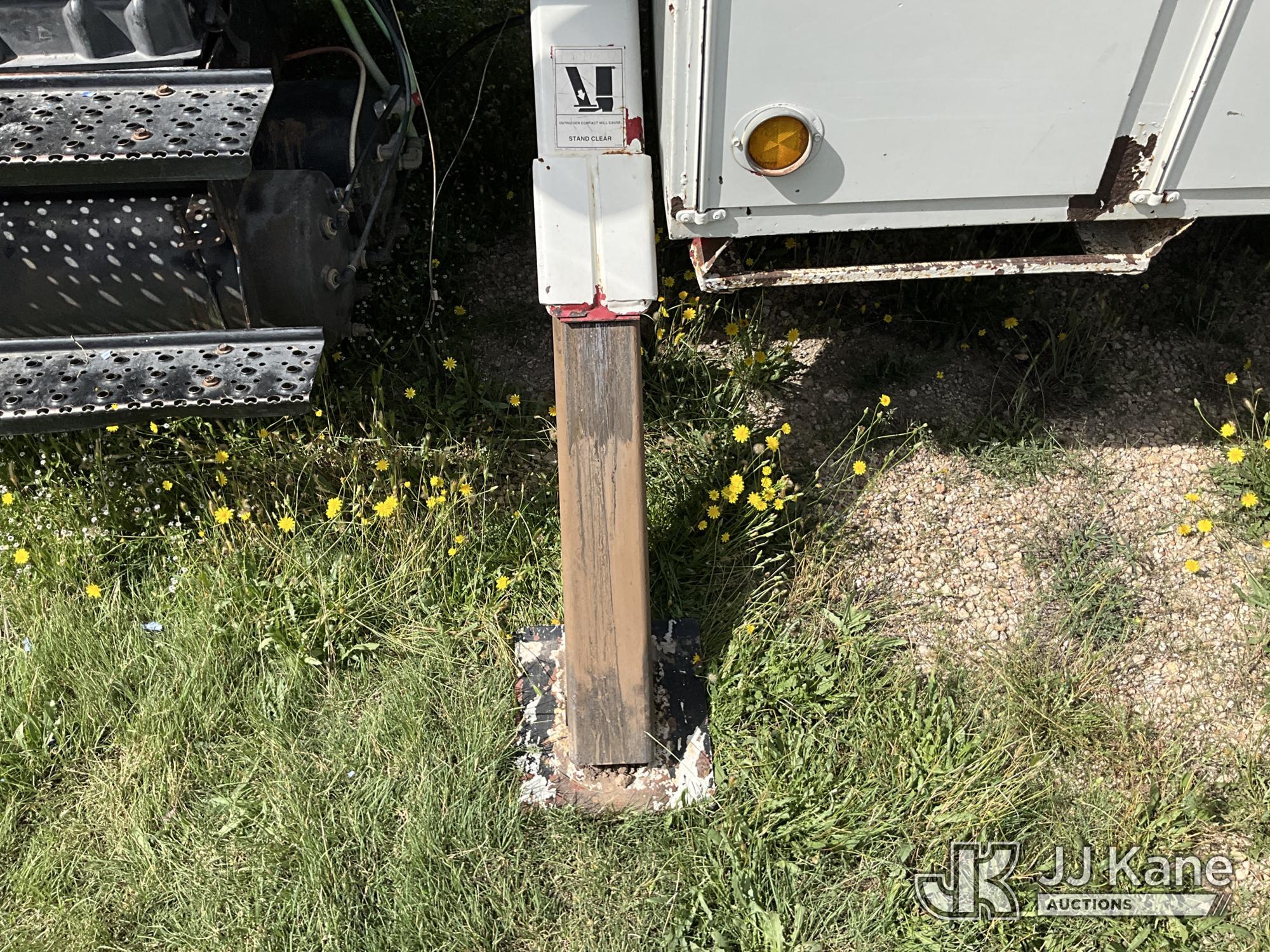 (Killeen, TX) HiRanger 5TC-55, Material Handling Bucket Truck rear mounted on 2006 International 730