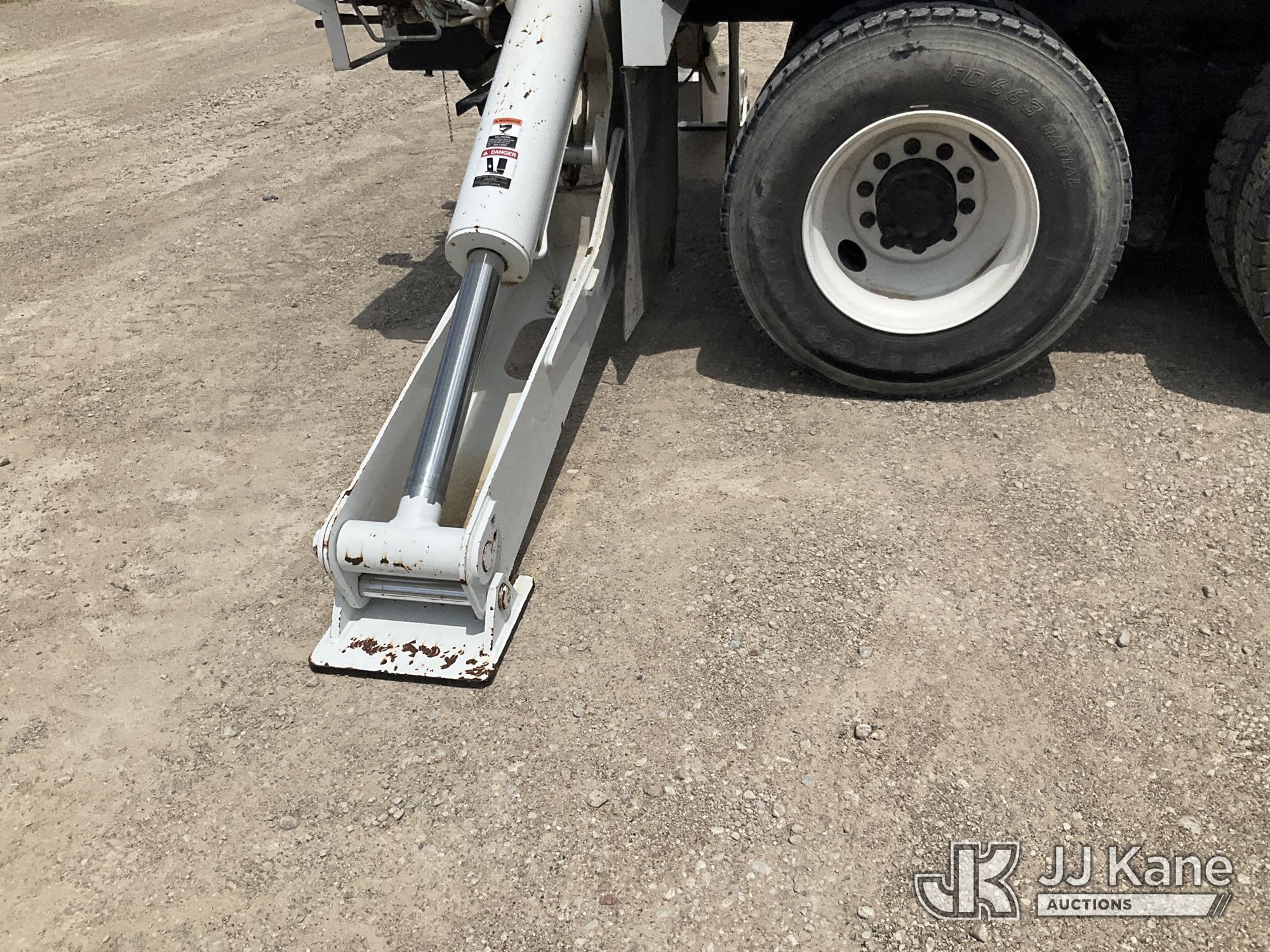 (Waxahachie, TX) Altec D4065B-TR, Digger Derrick rear mounted on 2013 International 7400 6x6 T/A Uti